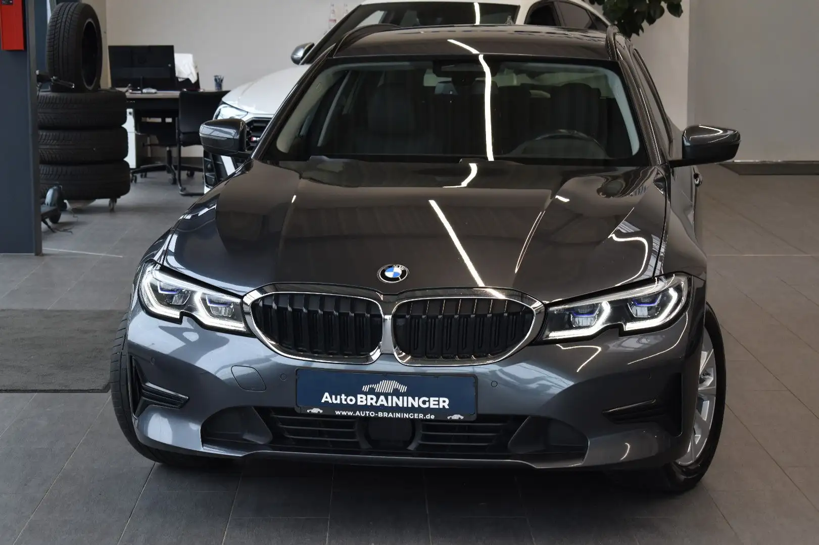 BMW 320 d Touring Advantage Aut. Laser~AHK~HUD~LiveCo Gris - 1