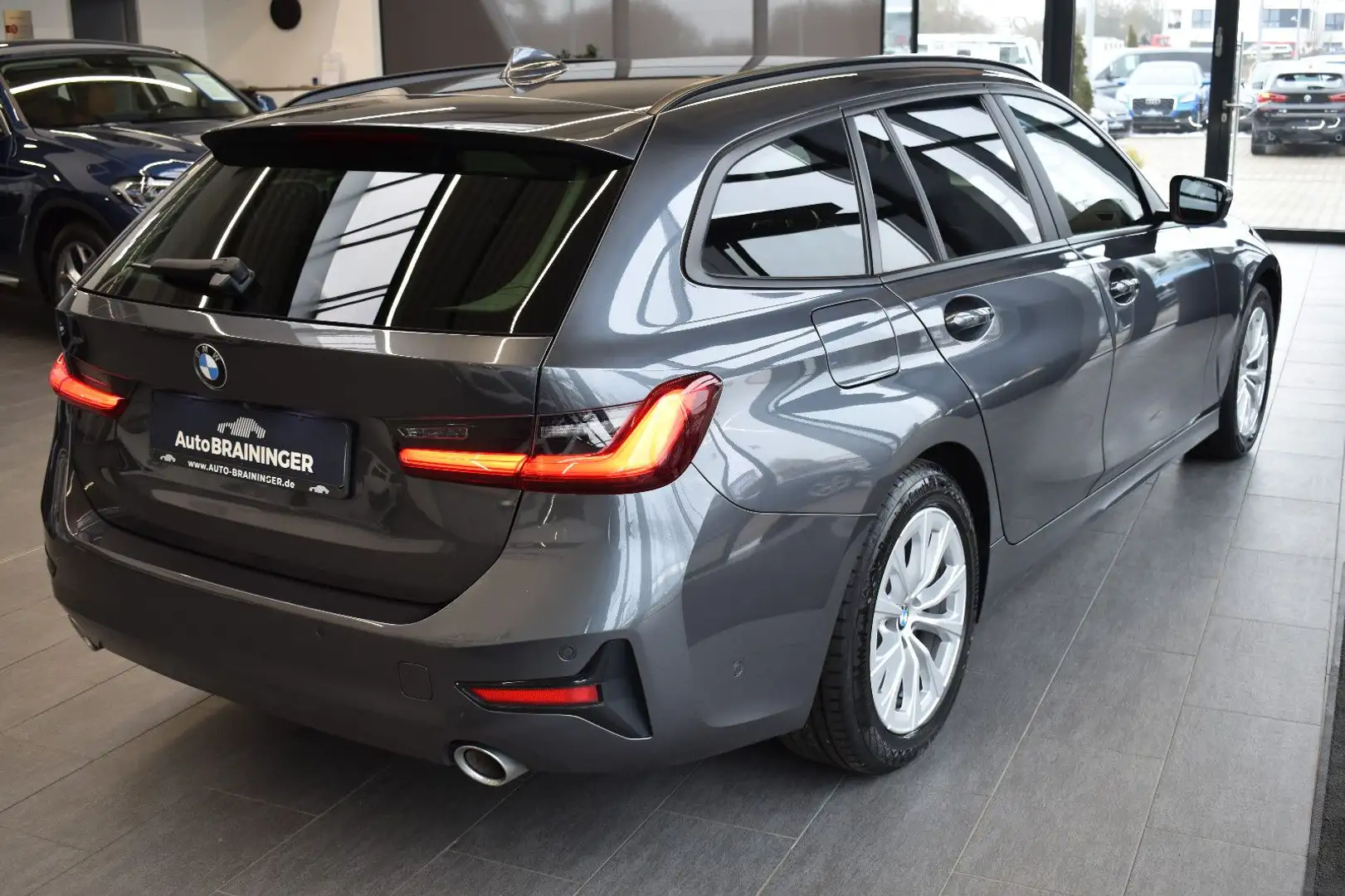 BMW 320 d Touring Advantage Aut. Laser~AHK~HUD~LiveCo Gris - 2