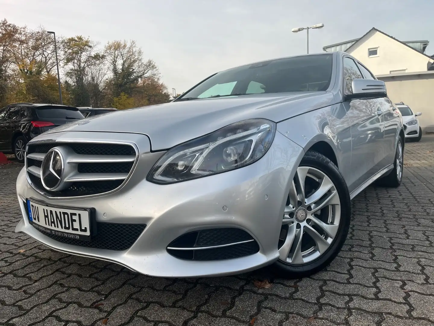 Mercedes-Benz E 220 CDI BlueEfficiency *Navi/Kamera/PDC* Plateado - 1
