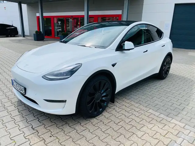 Tesla Model Y Performance DMotor,PDC,AHK+FSD -MIETEN !
