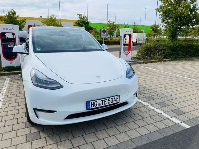 Tesla Model Y Performance DMotor,PDC,AHK+FSD -MIETEN !