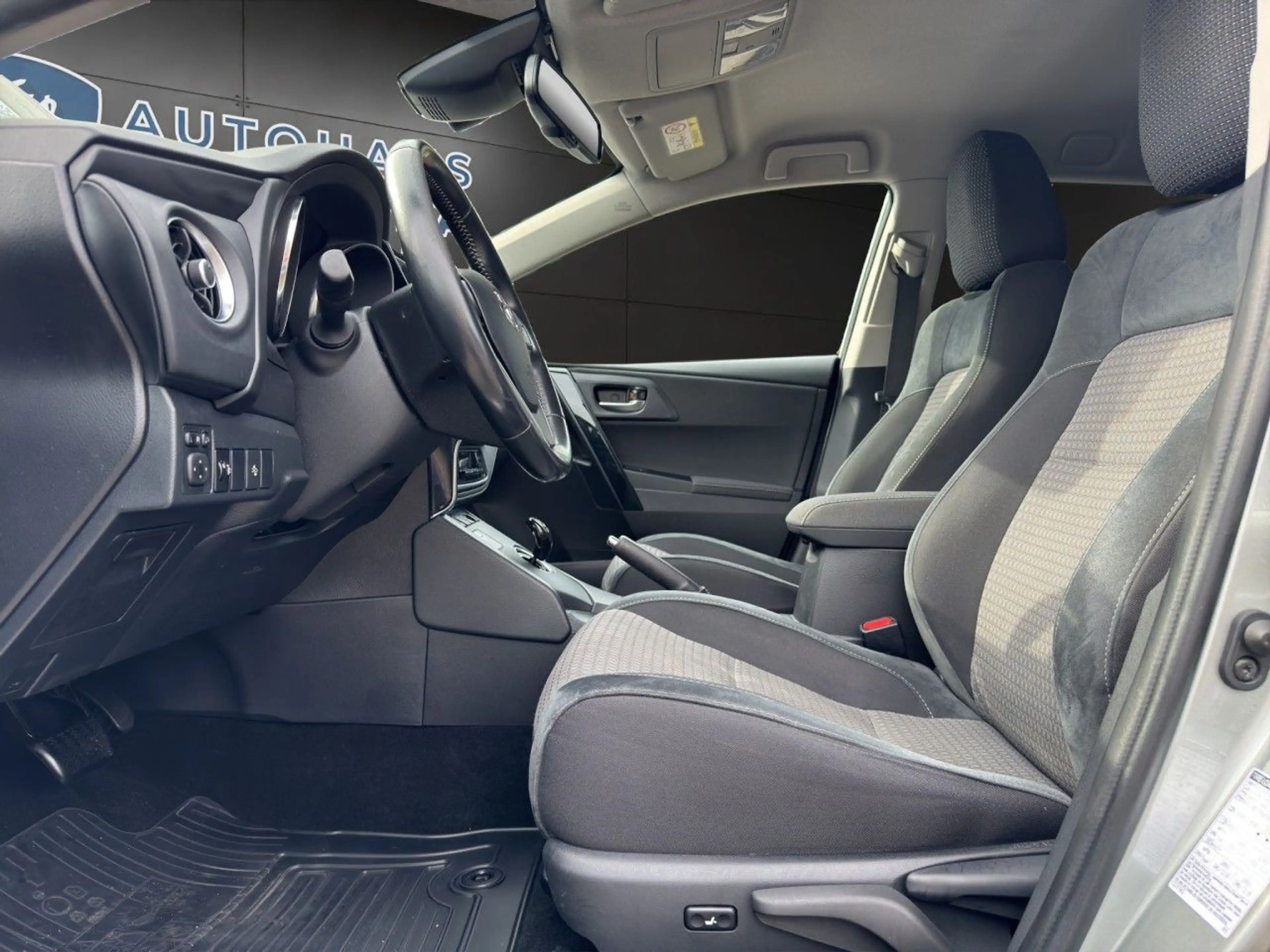 Toyota Auris 1.8 Touring Sports Hybrid KAMERA*SHZ*PDC — photo 12