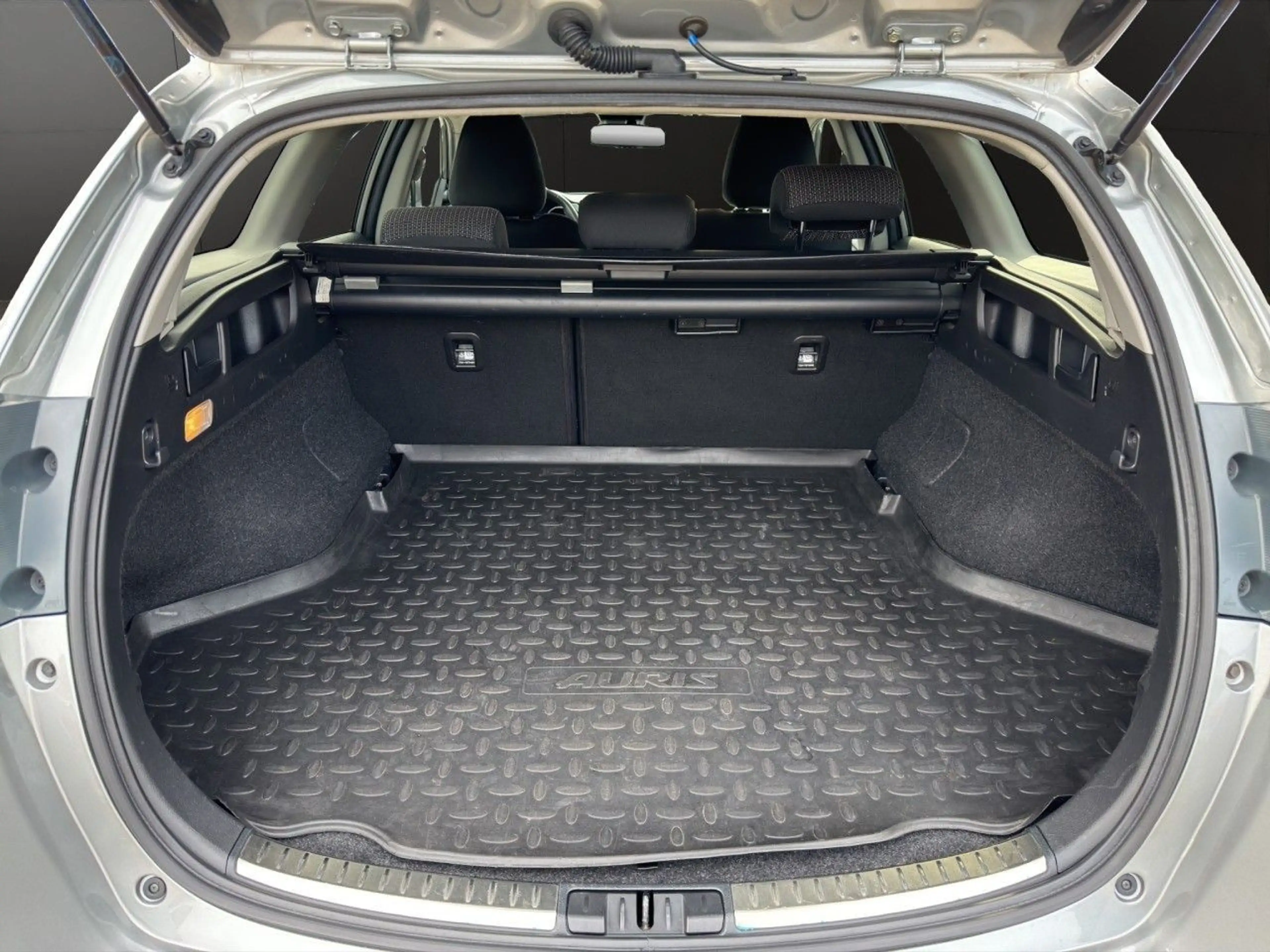 Toyota Auris 1.8 Touring Sports Hybrid KAMERA*SHZ*PDC — photo 22