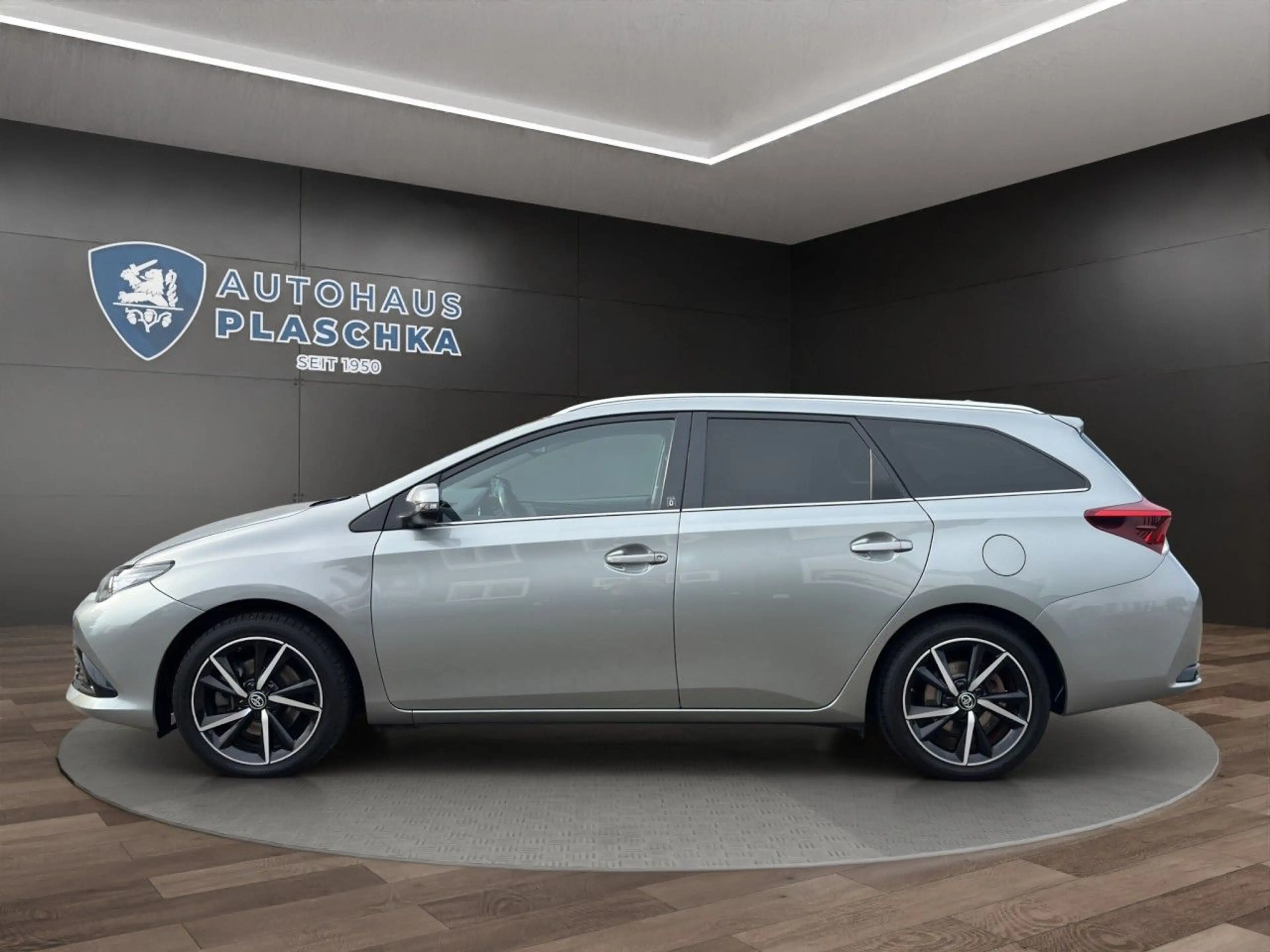 Toyota Auris 1.8 Touring Sports Hybrid KAMERA*SHZ*PDC — photo 9