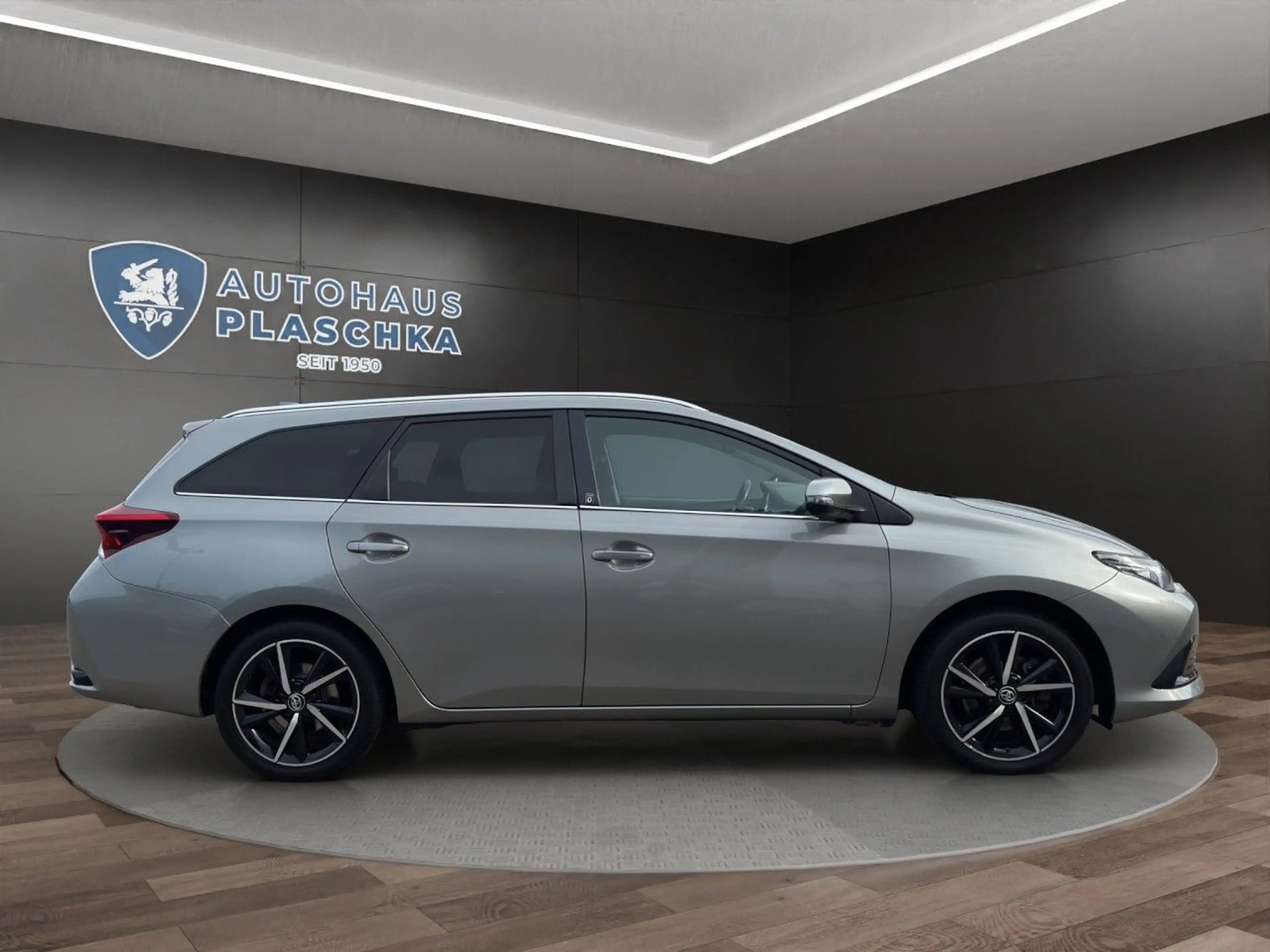 Toyota Auris 1.8 Touring Sports Hybrid KAMERA*SHZ*PDC — photo 5