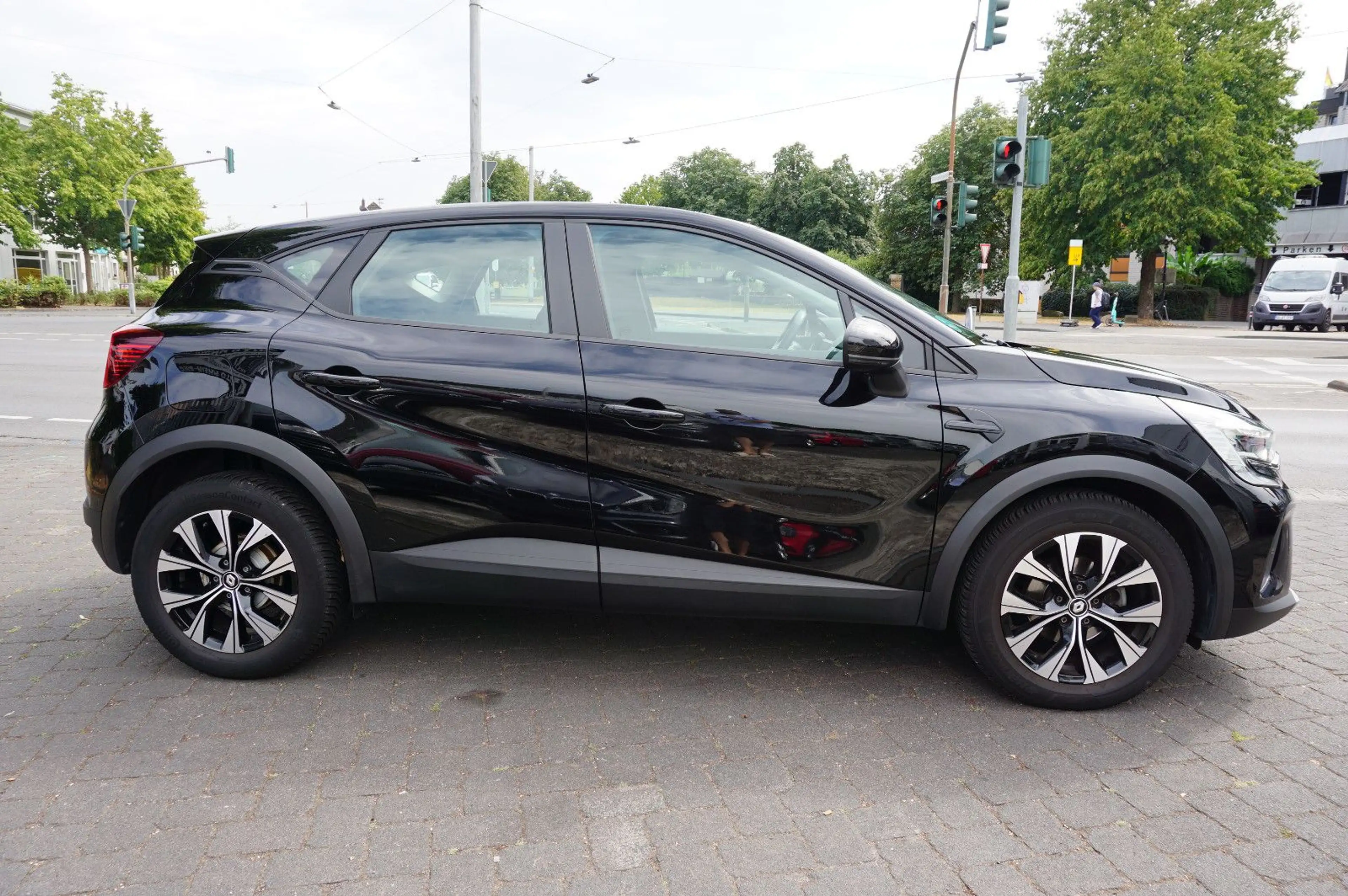Renault Captur II Equilibre 2-Hand/Klima/Navi/Wenig km!! — photo 5