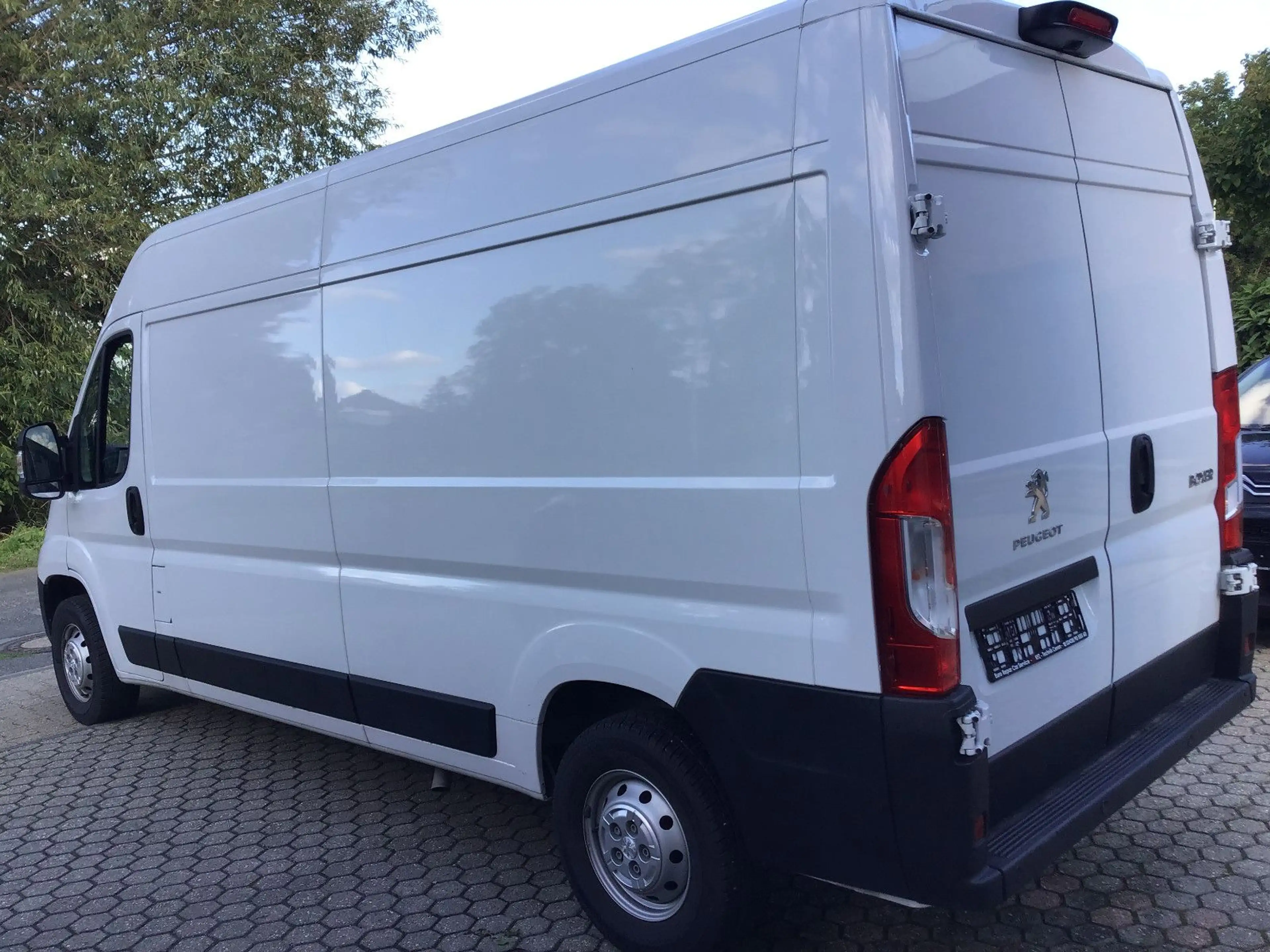 Peugeot Boxer Kasten Hochraum 335 L3H2 BlueHDi 140 Stop& — photo 11