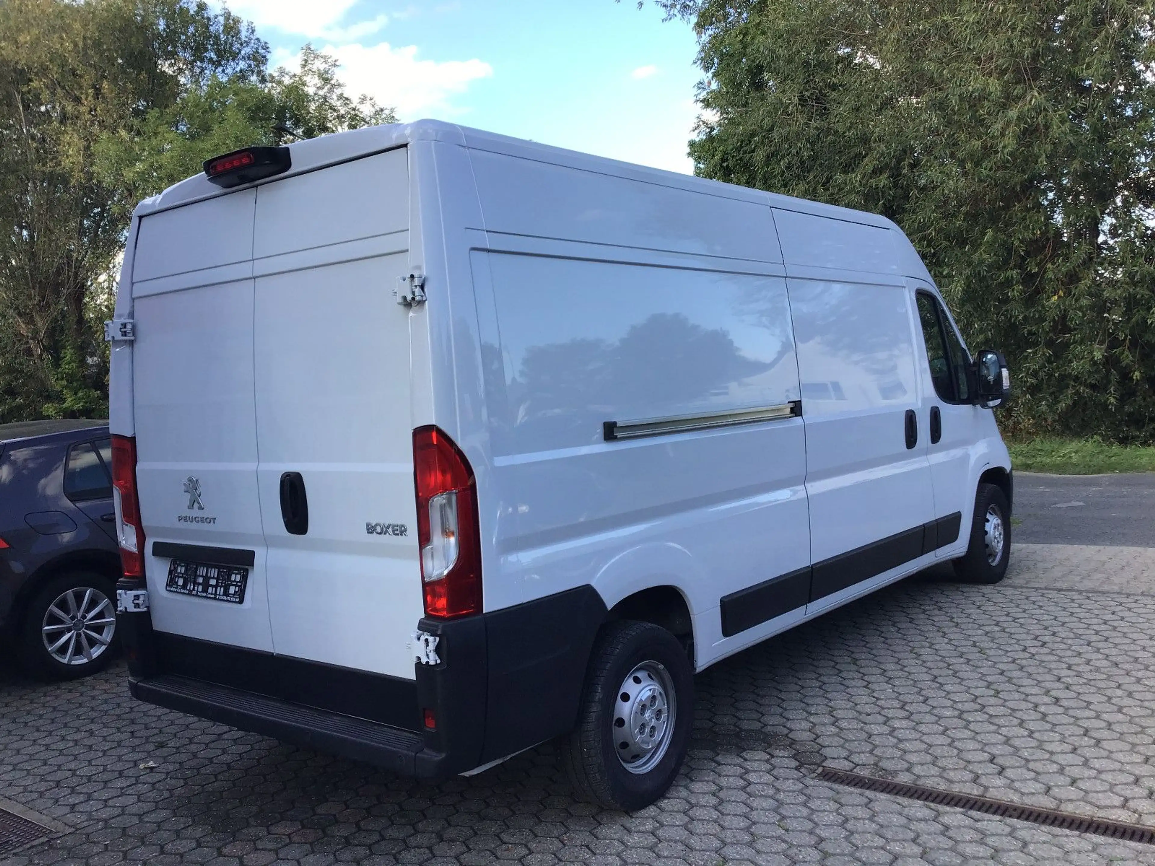 Peugeot Boxer Kasten Hochraum 335 L3H2 BlueHDi 140 Stop& — photo 12