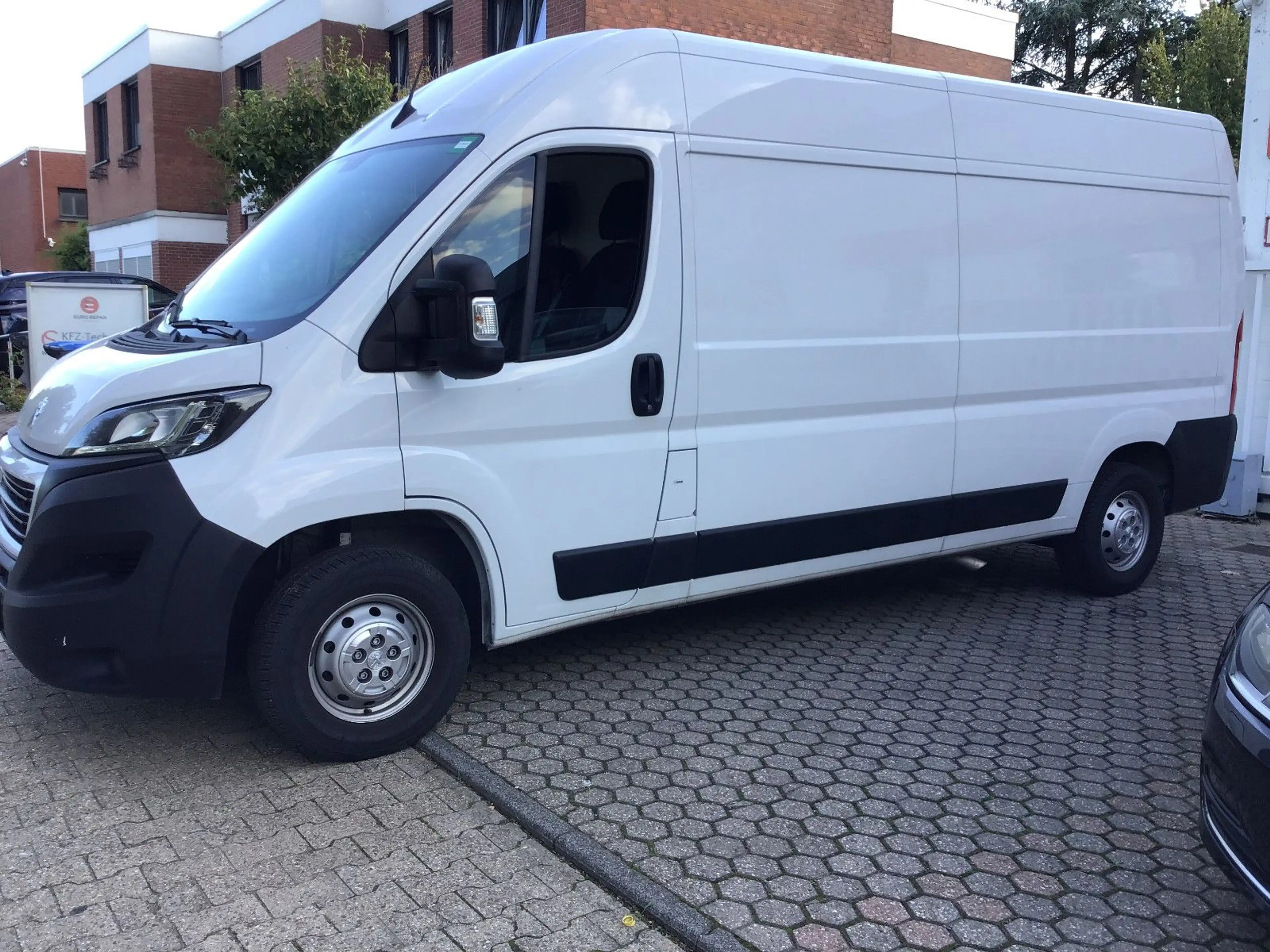 Peugeot Boxer Kasten Hochraum 335 L3H2 BlueHDi 140 Stop& — photo 8