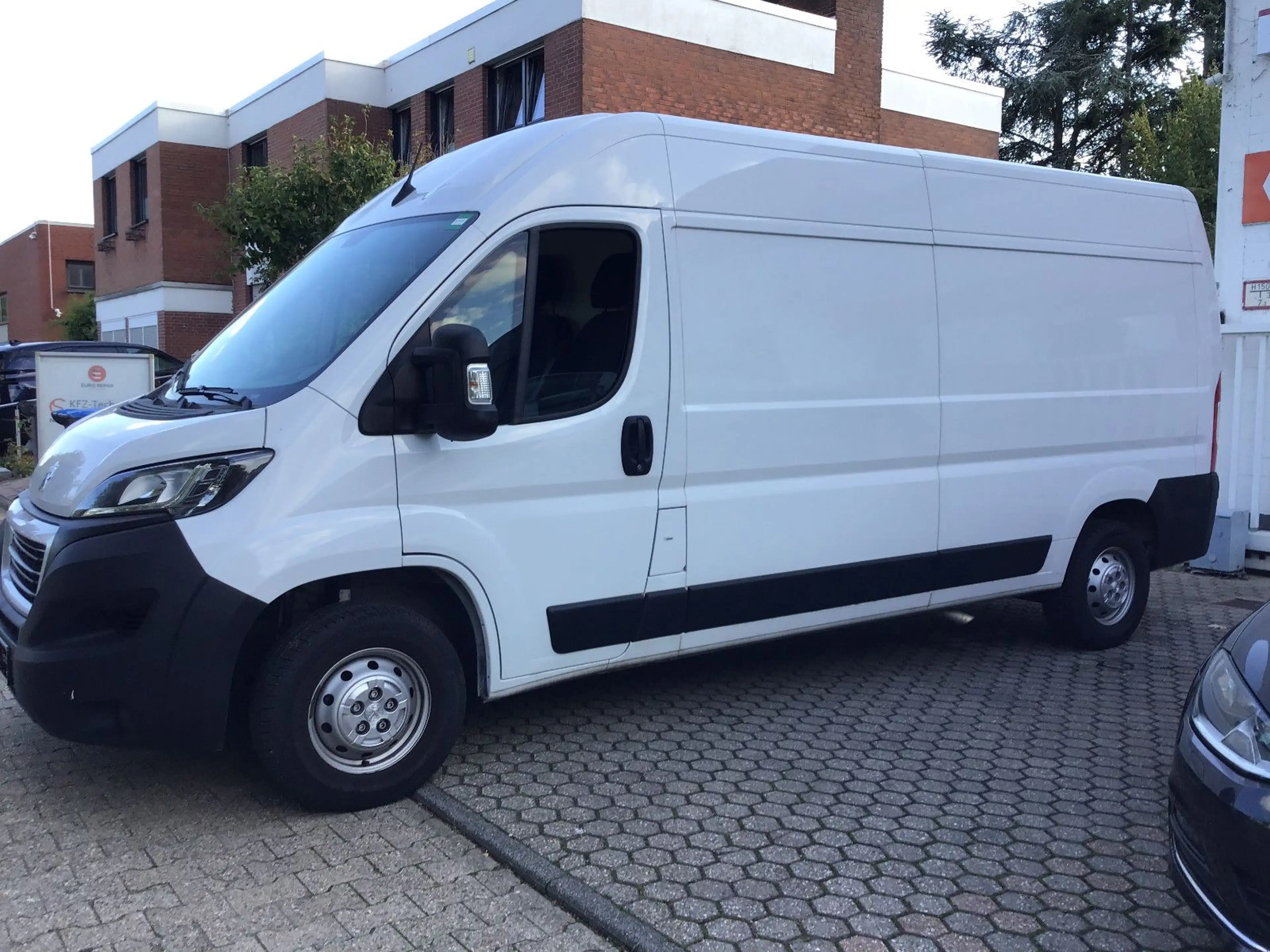 Peugeot Boxer Kasten Hochraum 335 L3H2 BlueHDi 140 Stop& — photo 7