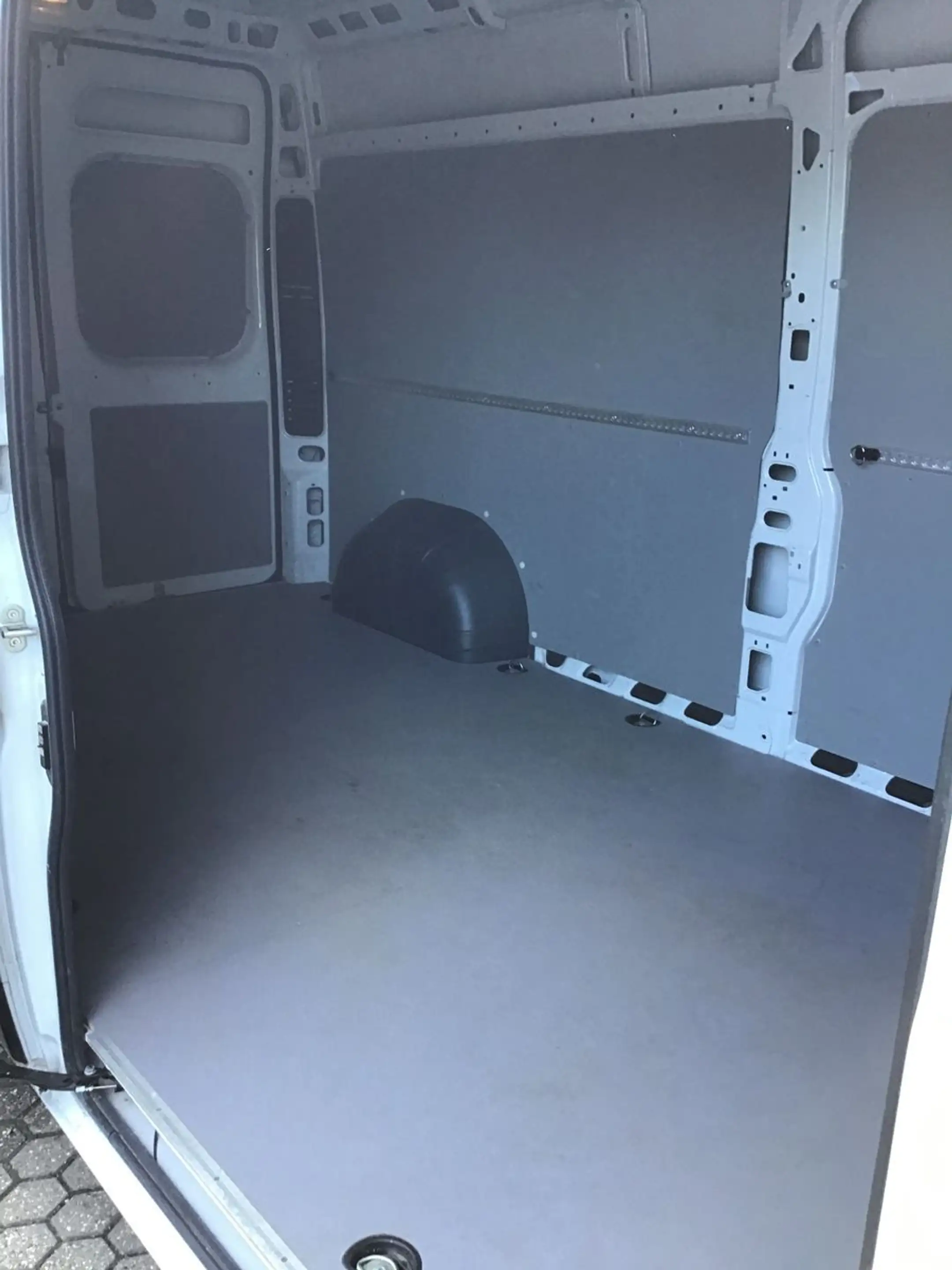 Peugeot Boxer Kasten Hochraum 335 L3H2 BlueHDi 140 Stop& — photo 15