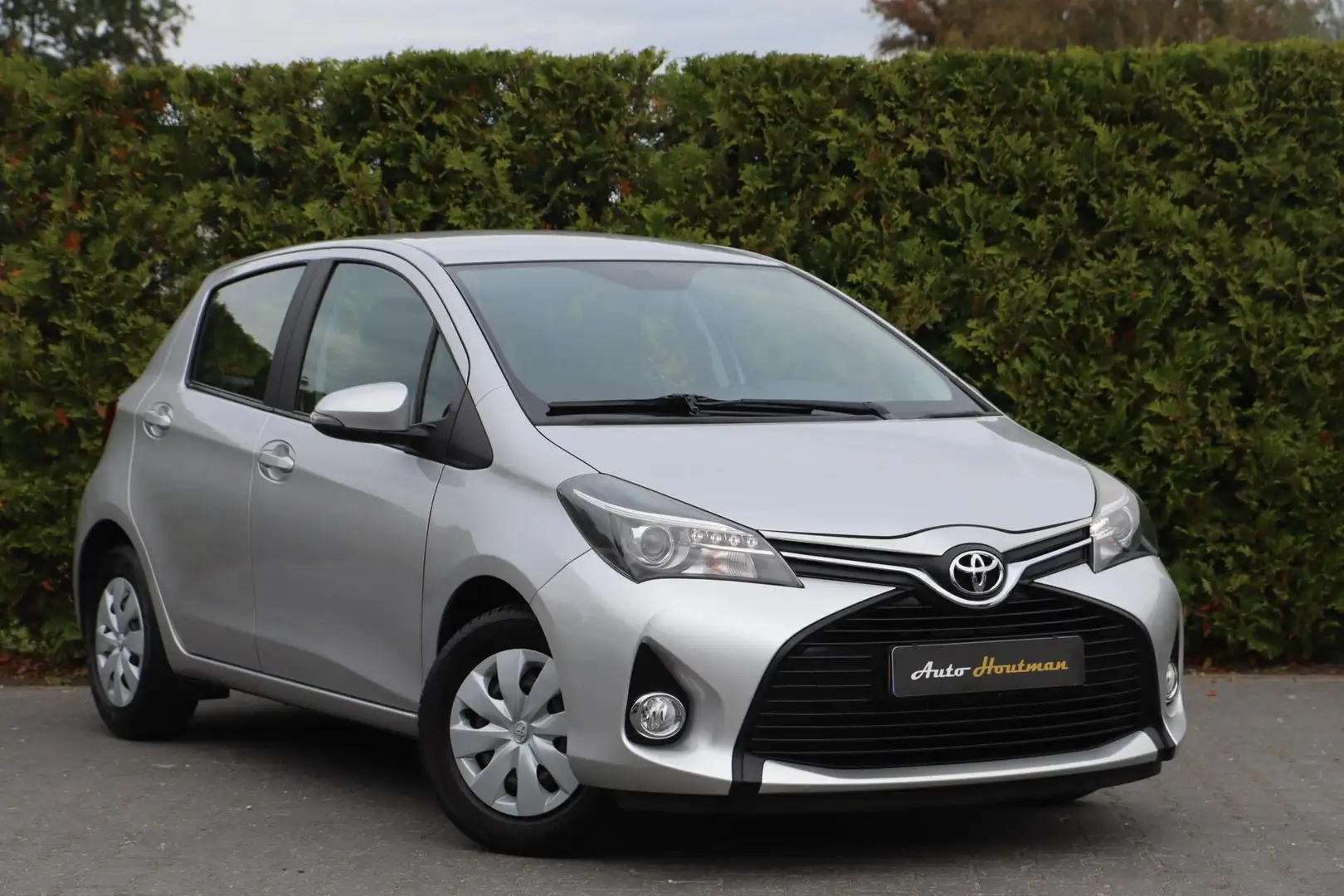Toyota Yaris 1.3 VVT-i 100 PK! Aspiration Airco|Elektr. pakket| Grijs - 2