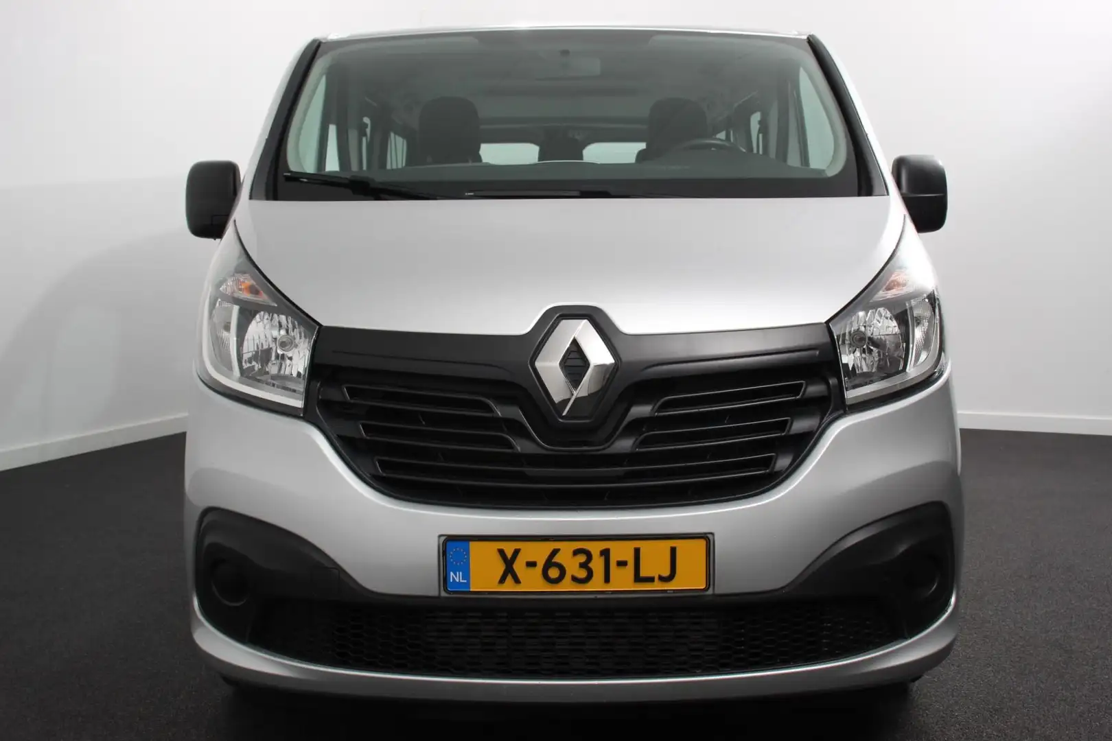 Renault Trafic Passenger 1.6 dCi Grand Authentique Energy incl. B Grijs - 2