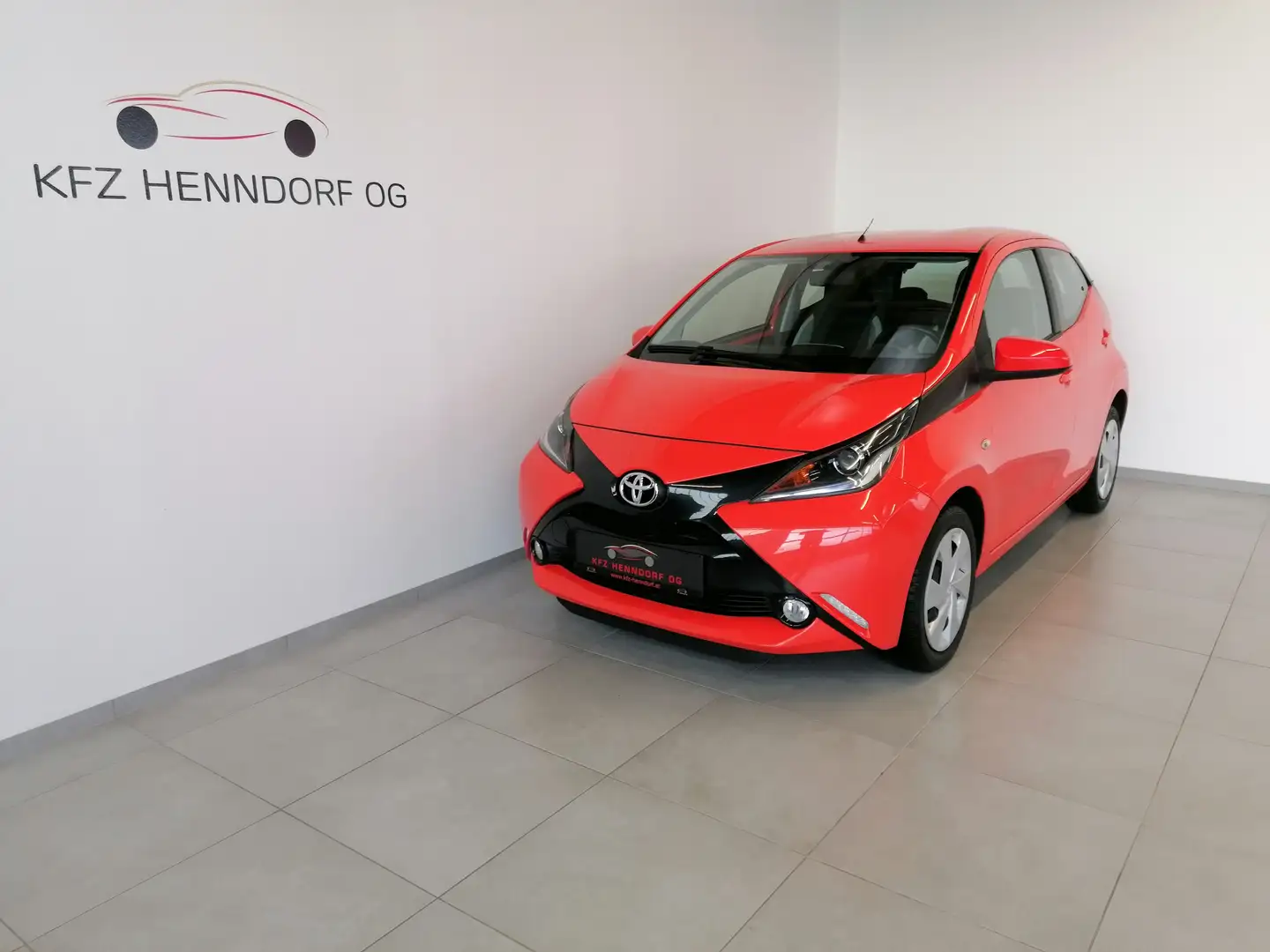 Toyota Aygo 1,0 VVT-i x-play ab € 140 / Monat Bruin - 1