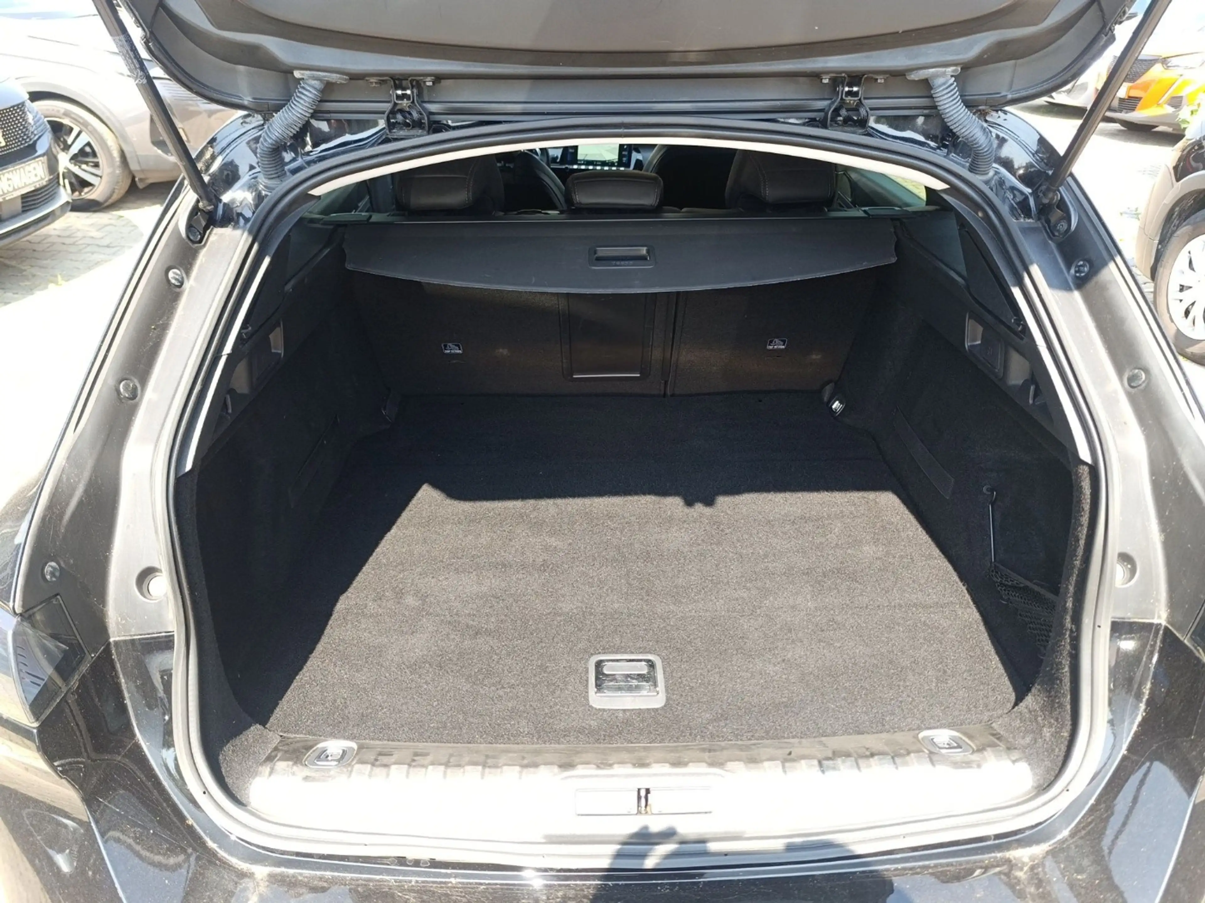 Peugeot 508 1.5 BlueHDi 130 SW Allure KeyLess LED Navi — photo 12