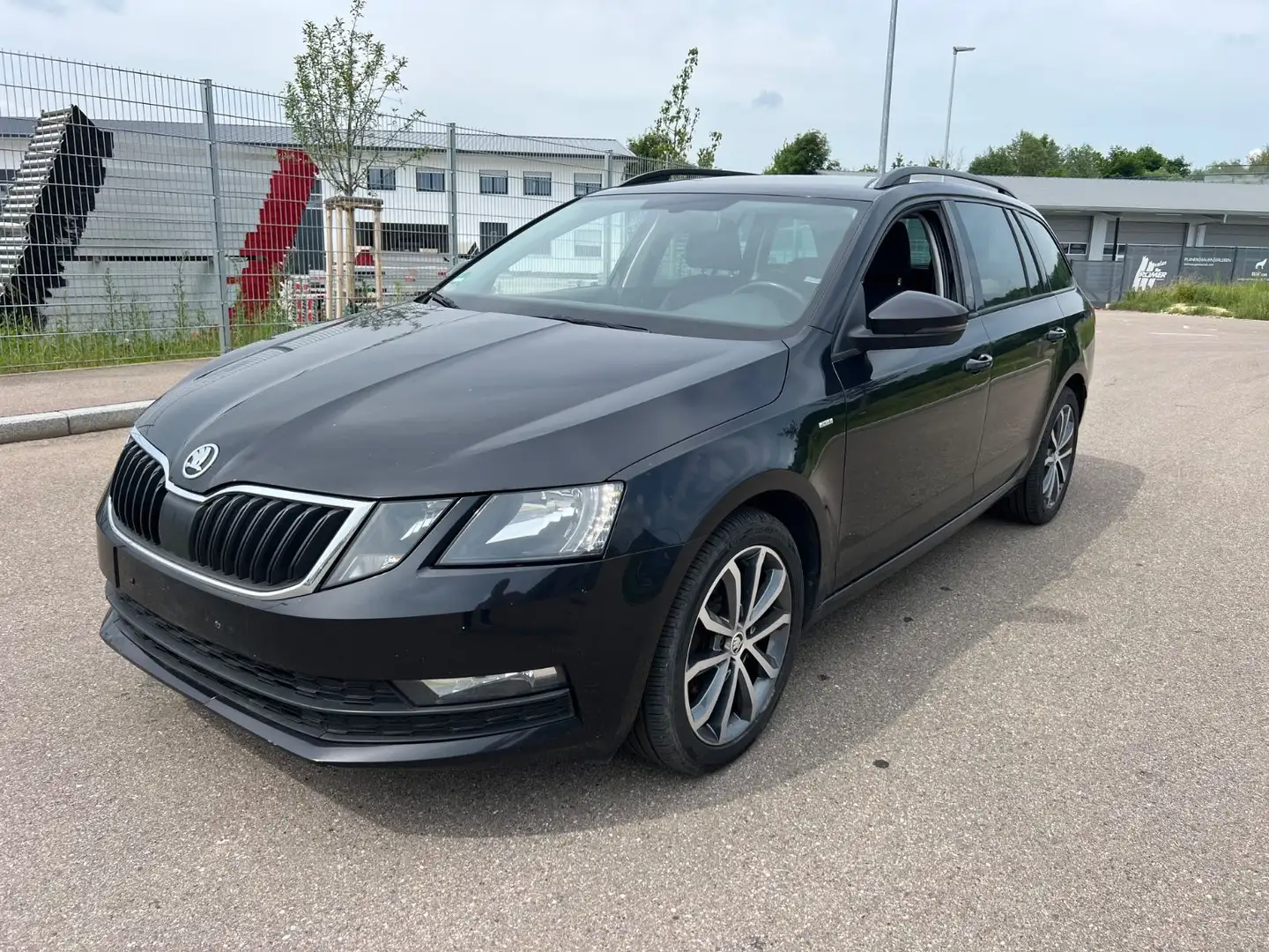 Skoda Octavia Combi Drive 4x4 Schwarz - 1