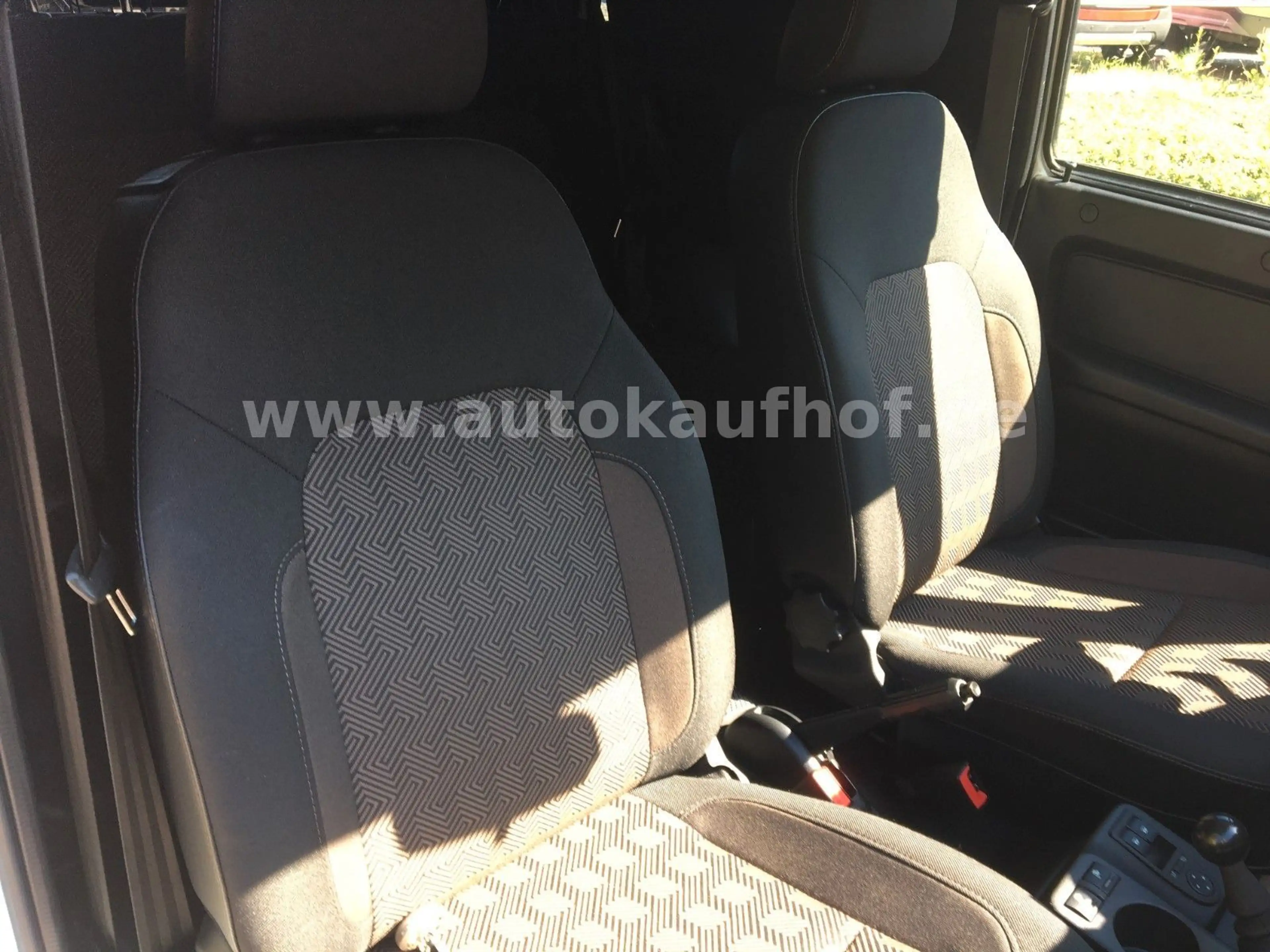 Lada Niva 4x4 Urban Legend *Klima, nur 7900 km!!* — photo 9