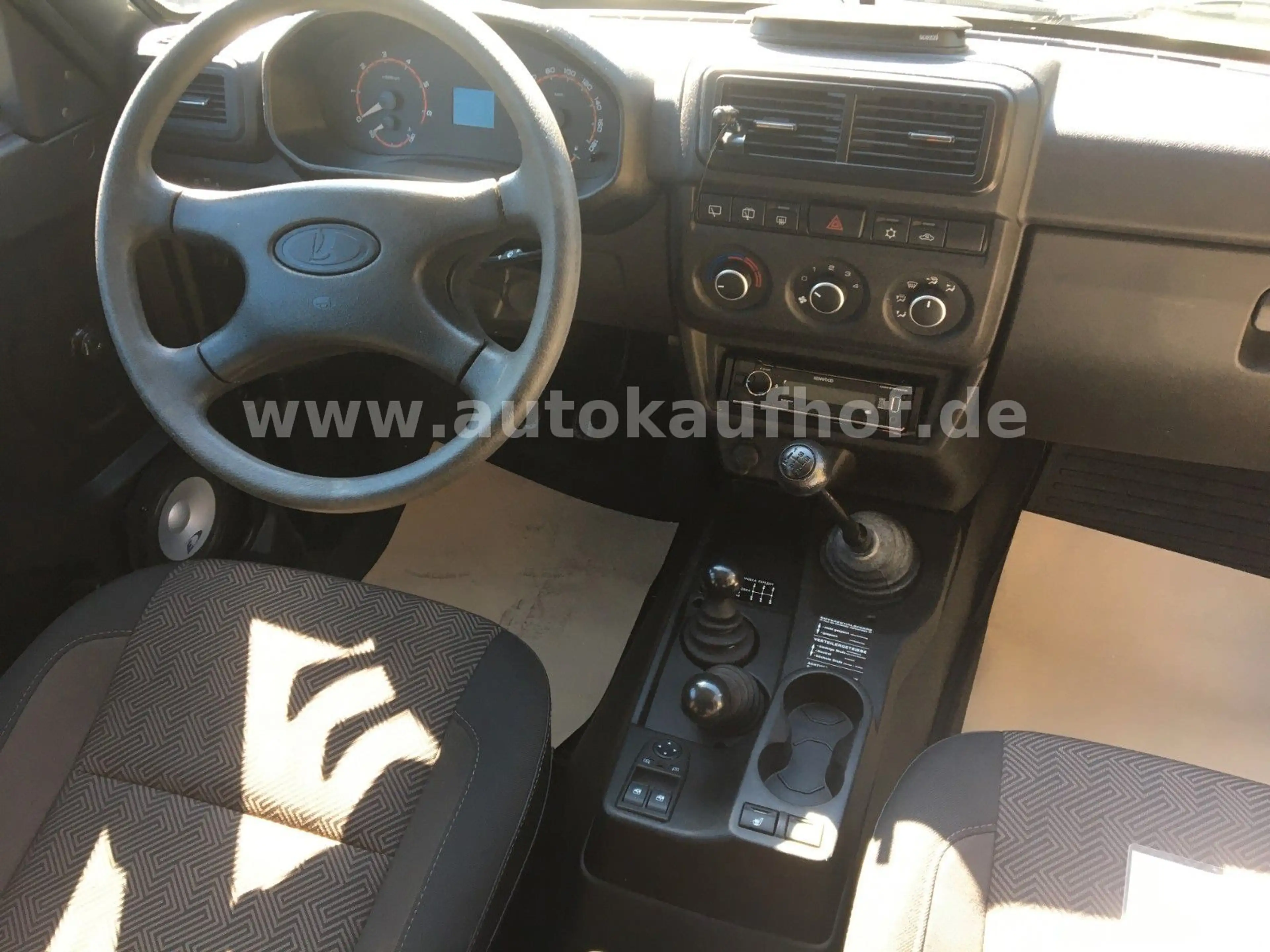 Lada Niva 4x4 Urban Legend *Klima, nur 7900 km!!* — photo 11