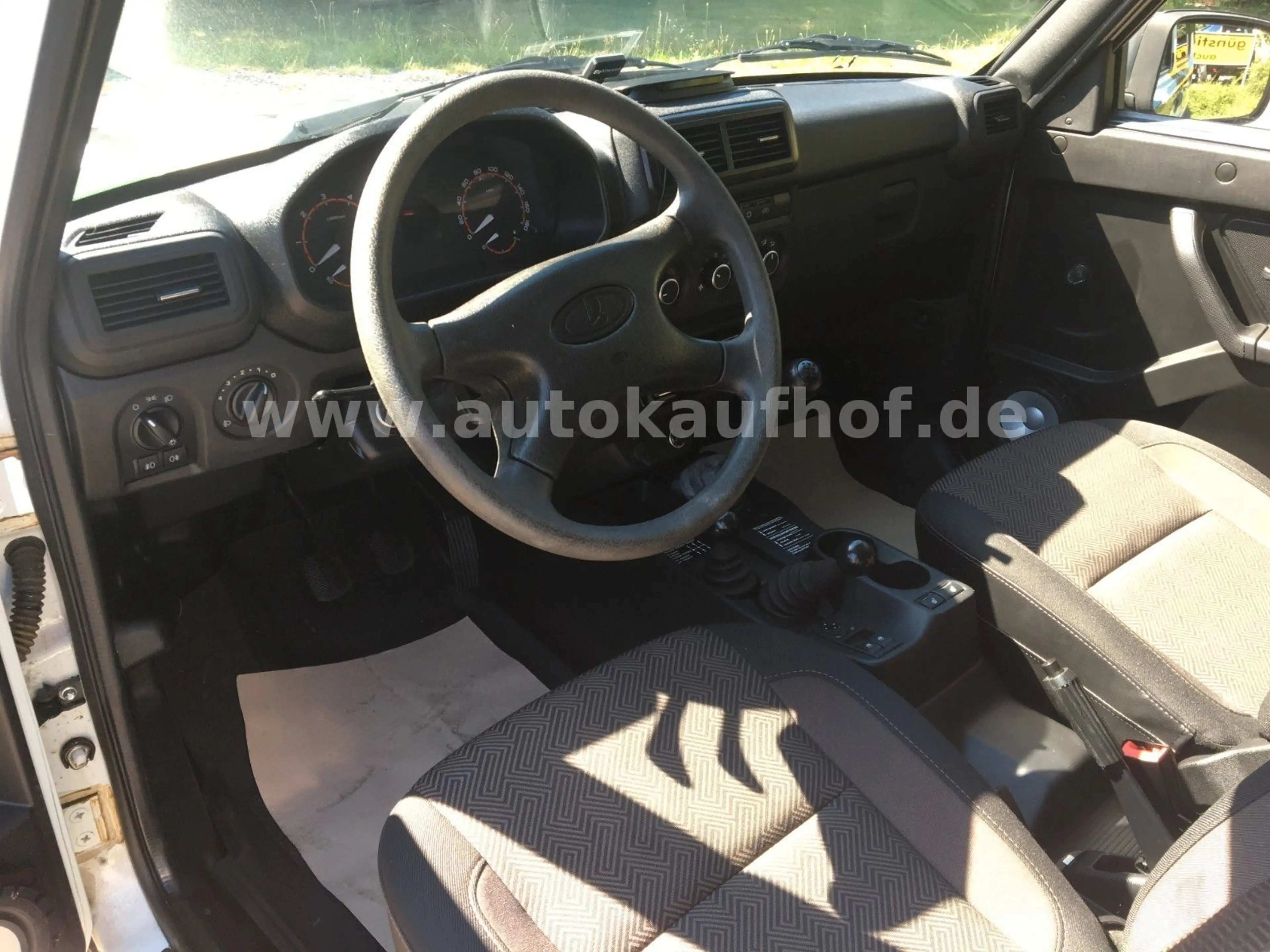 Lada Niva 4x4 Urban Legend *Klima, nur 7900 km!!* — photo 13