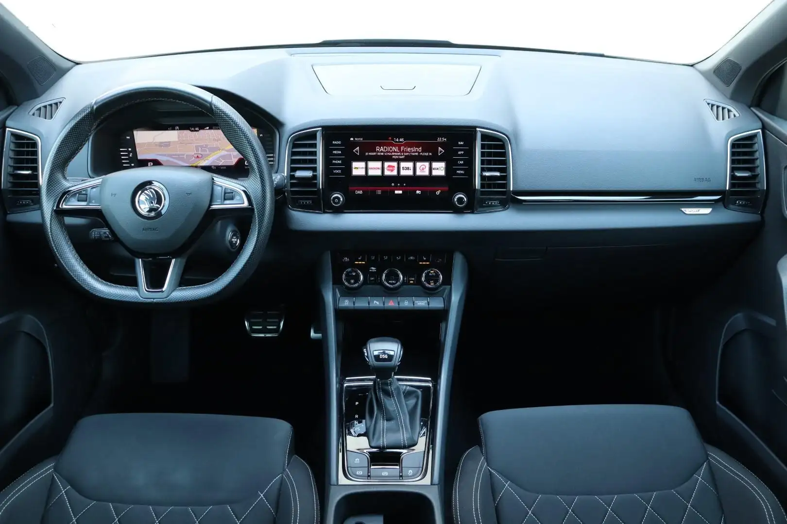 Skoda Karoq 1.5 TSI / 150 PK / DSG / Sportline / Virtual Cockp Grijs - 2