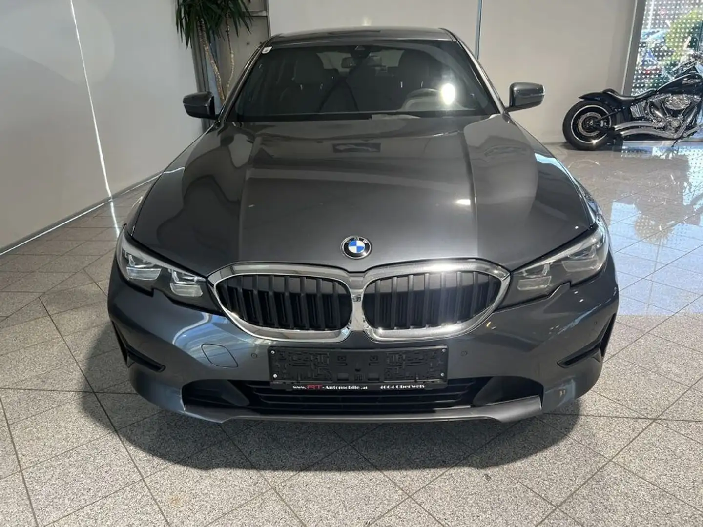 BMW 318 d Advantage Vermittlungsverkauf Grau - 2