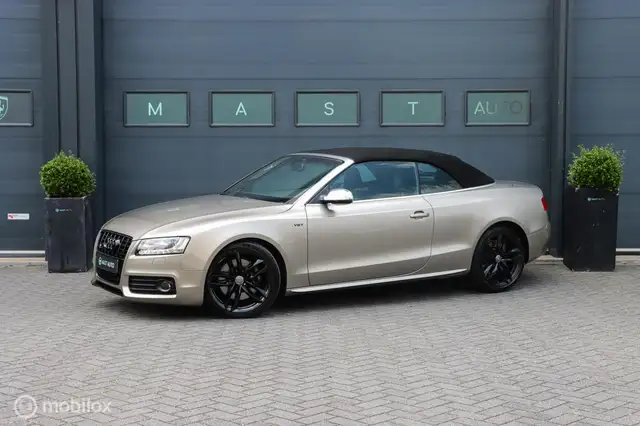 Audi S5 view 2