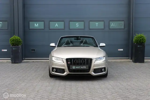 Audi S5 view 3