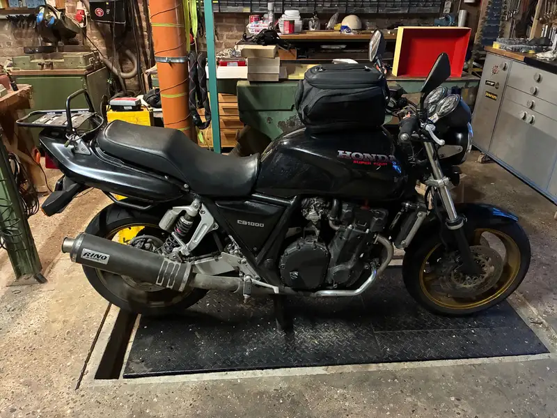 Honda CB 1000 F - foto 2