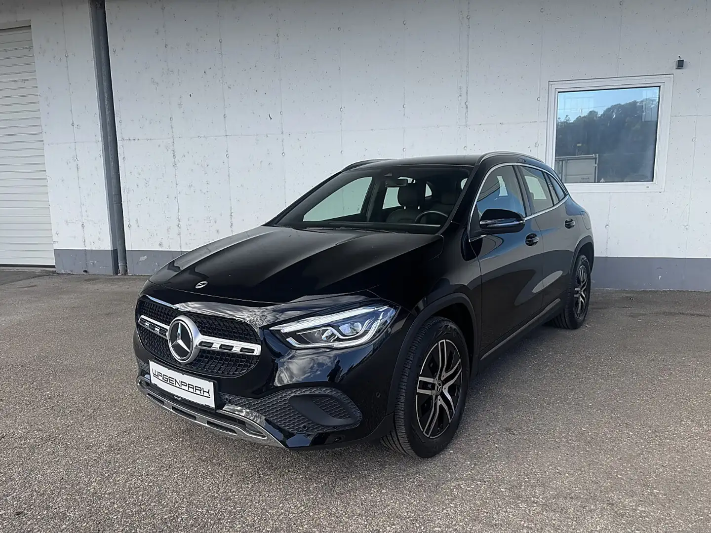 Mercedes-Benz GLA 180 Aut. Schwarz - 2