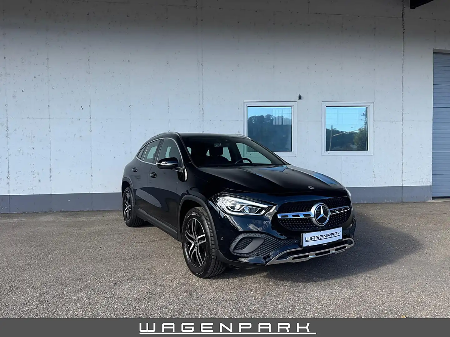 Mercedes-Benz GLA 180 Aut. Schwarz - 1