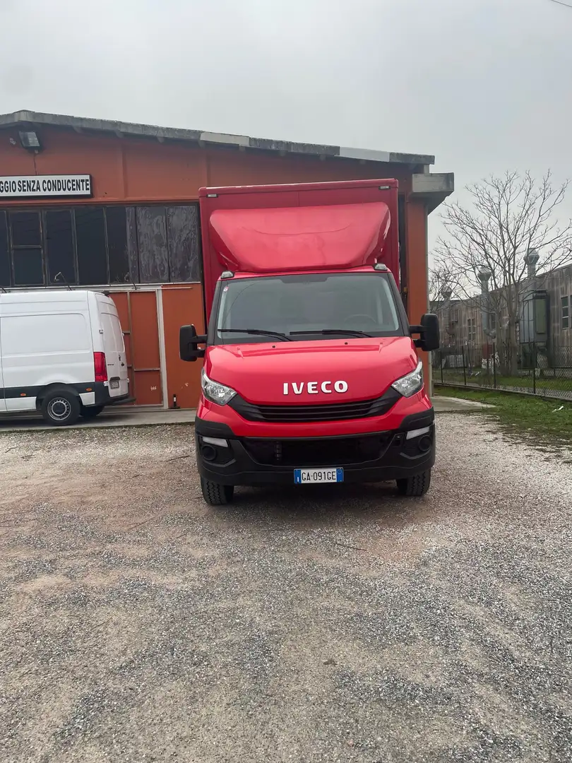 Iveco Daily Roşu - 1