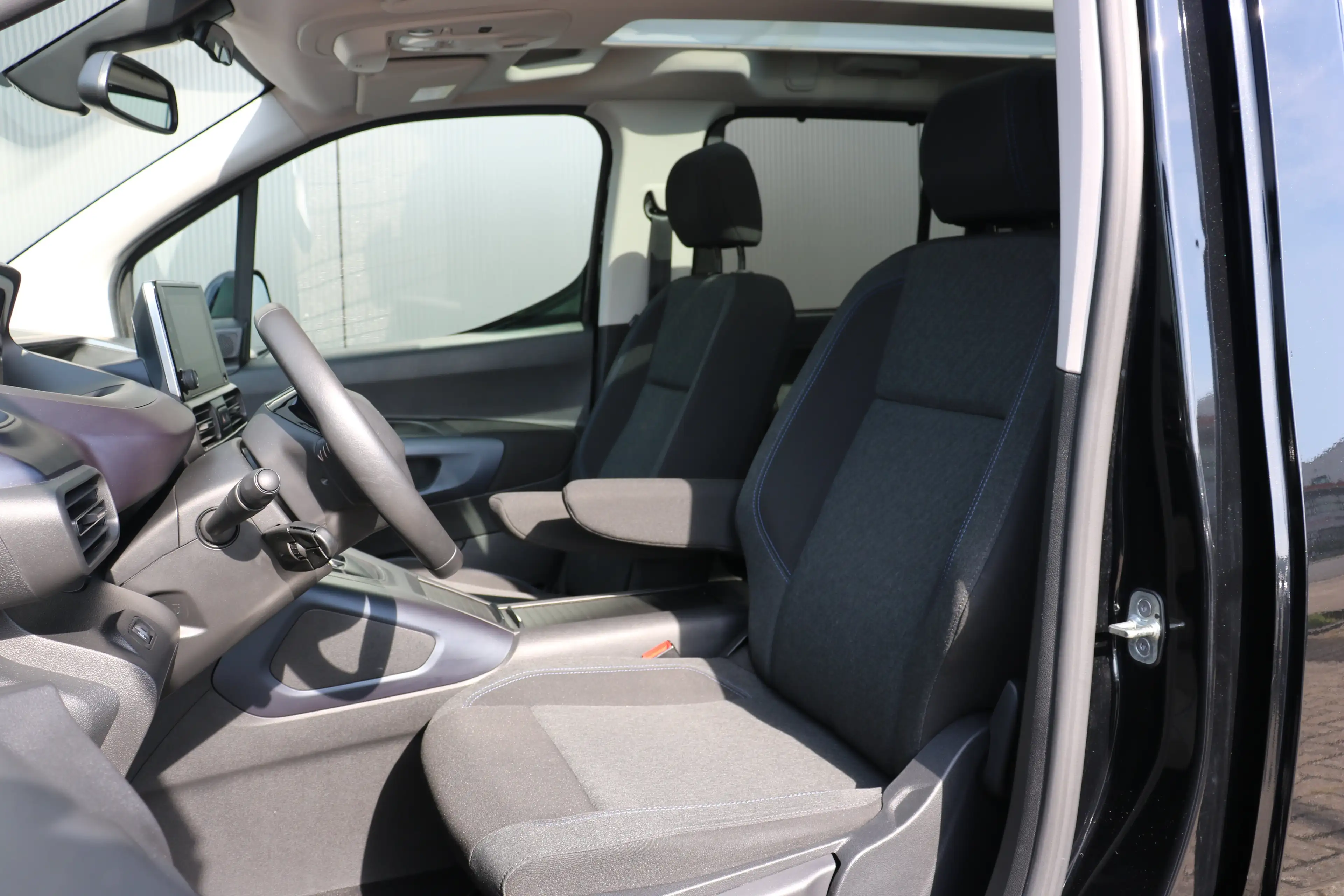 Peugeot e-Rifter EV Allure Pack 50 kWh | Camera | Apple Carplay | P — photo 15