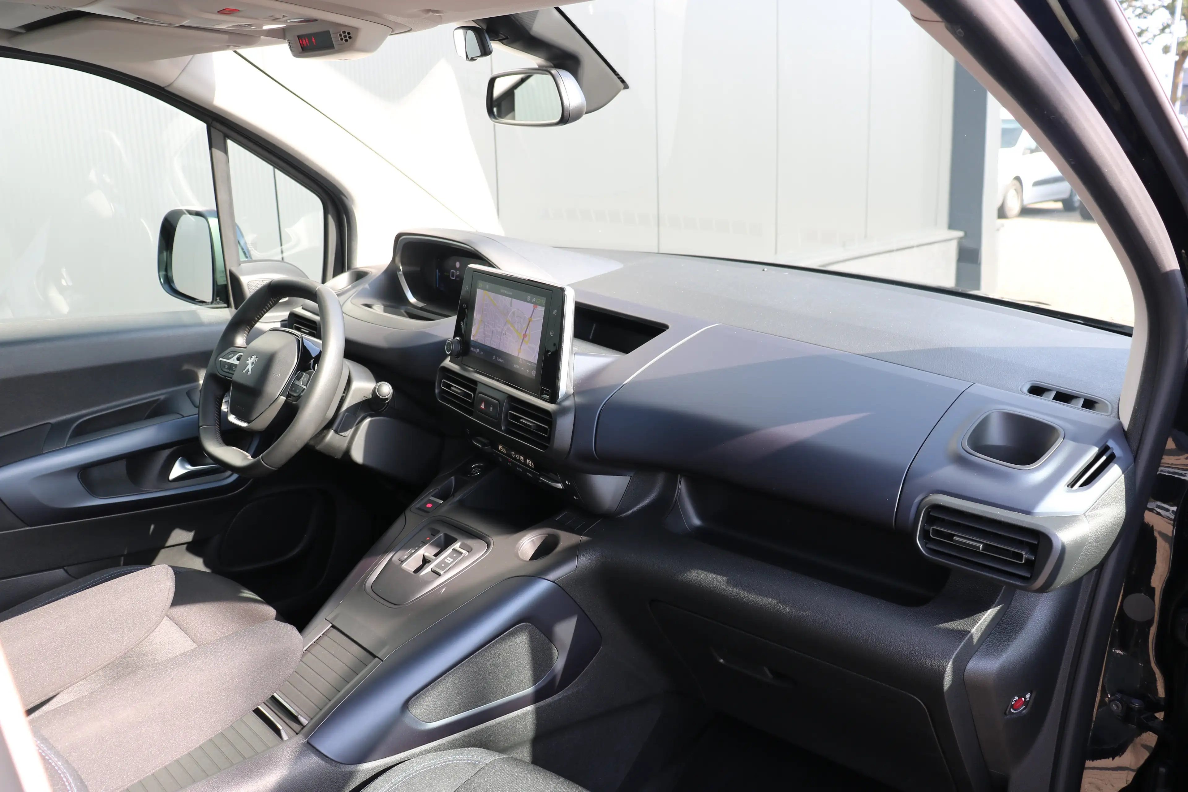 Peugeot e-Rifter EV Allure Pack 50 kWh | Camera | Apple Carplay | P — photo 14