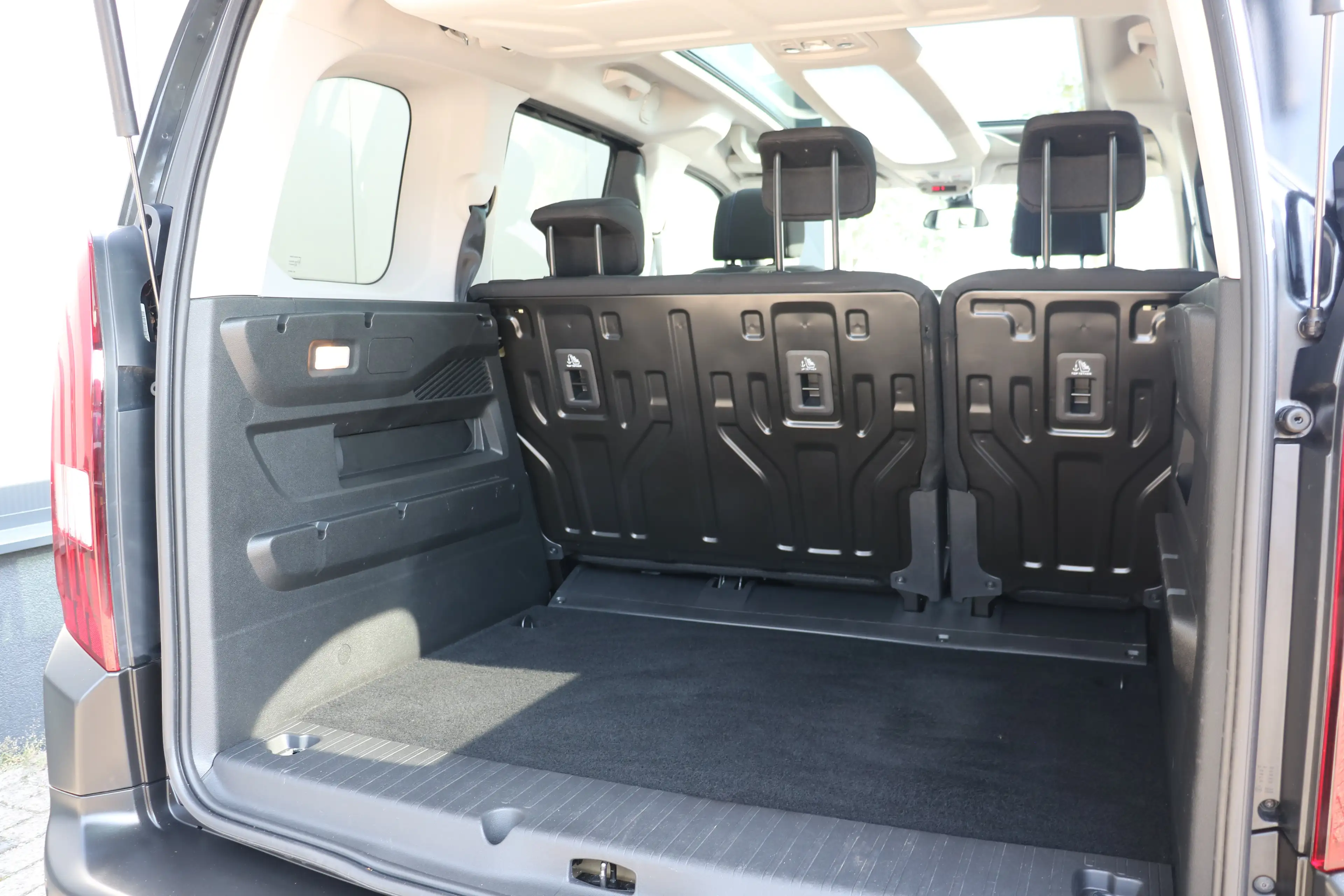 Peugeot e-Rifter EV Allure Pack 50 kWh | Camera | Apple Carplay | P — photo 20