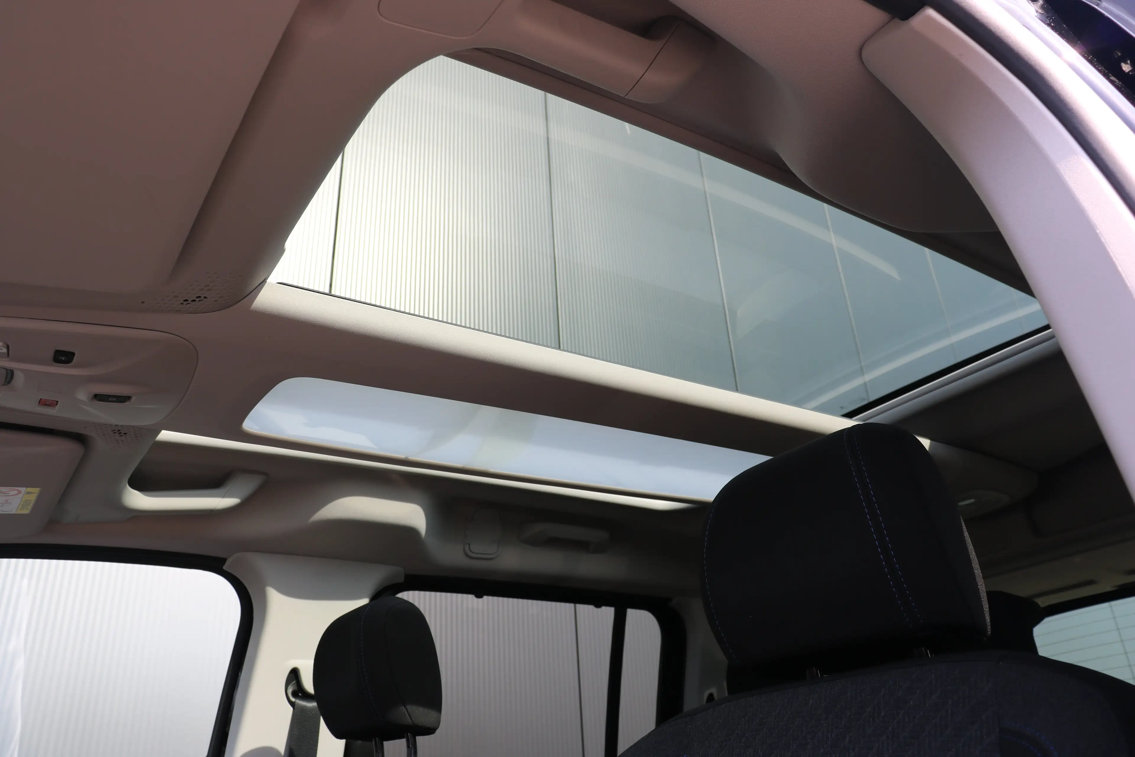 Peugeot e-Rifter EV Allure Pack 50 kWh | Camera | Apple Carplay | P — photo 21