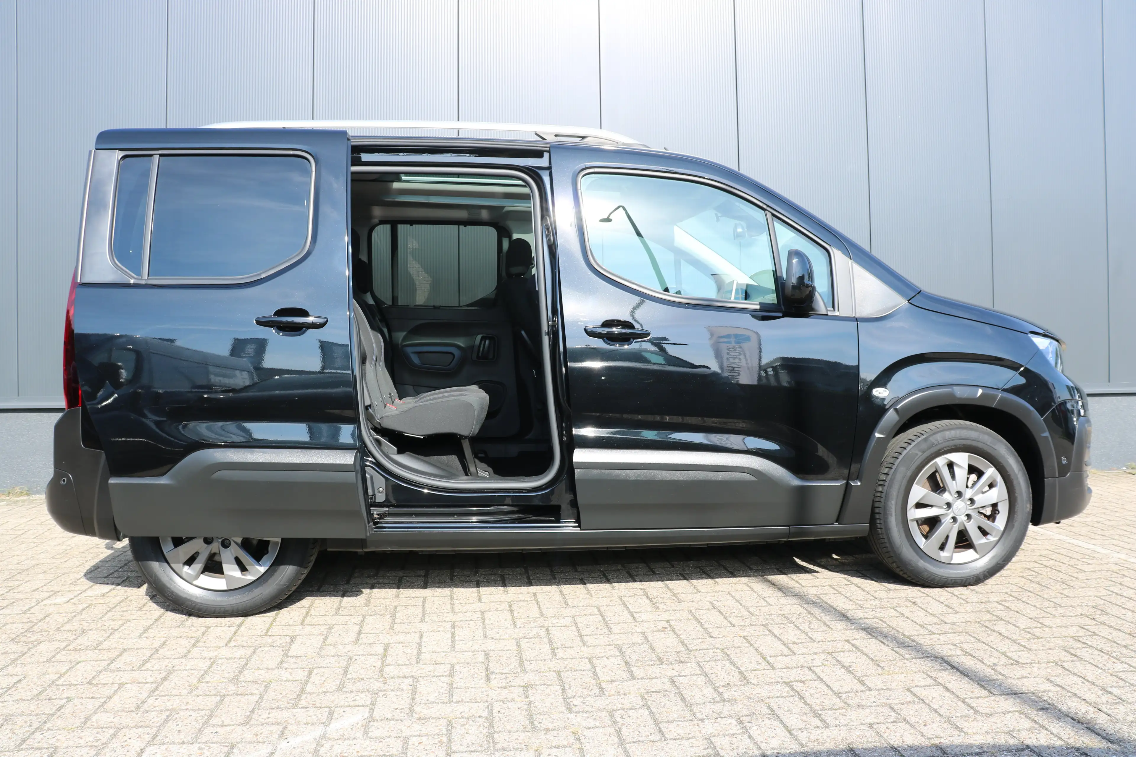 Peugeot e-Rifter EV Allure Pack 50 kWh | Camera | Apple Carplay | P — photo 6