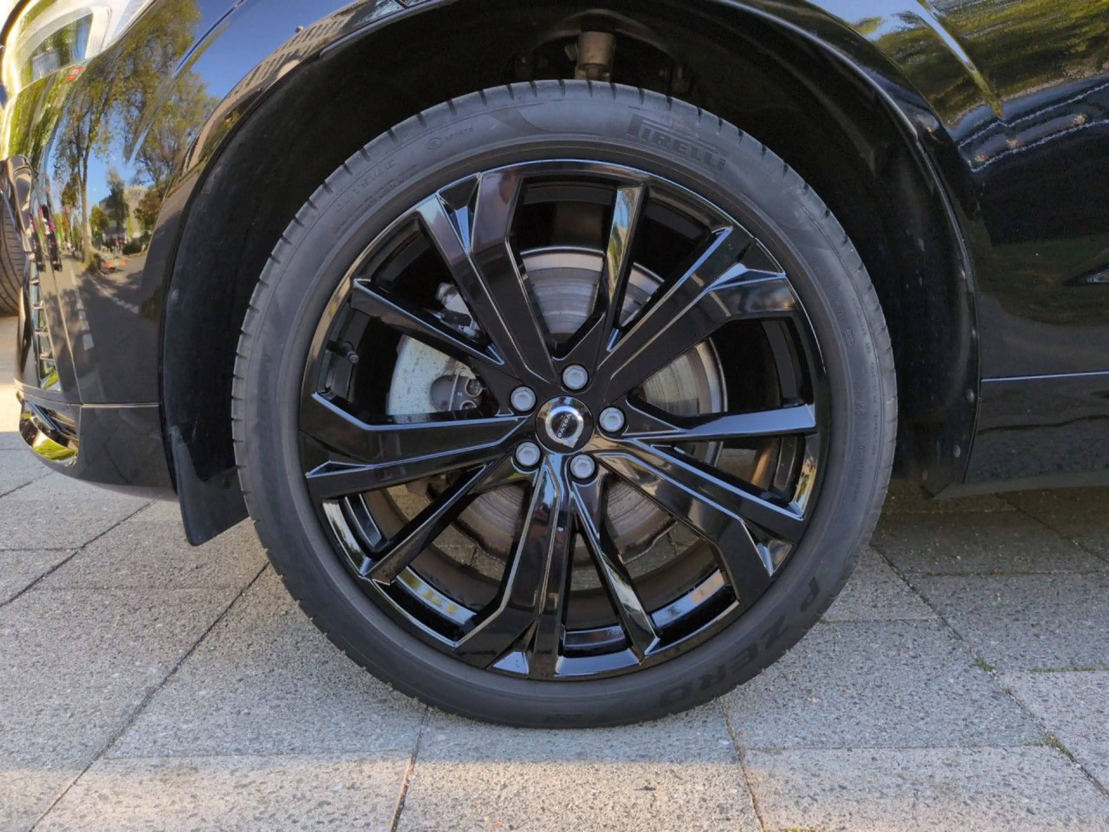 Volvo XC60 XC 60 Plus Black Edition Recharge Plug-In Hybrid A — photo 24