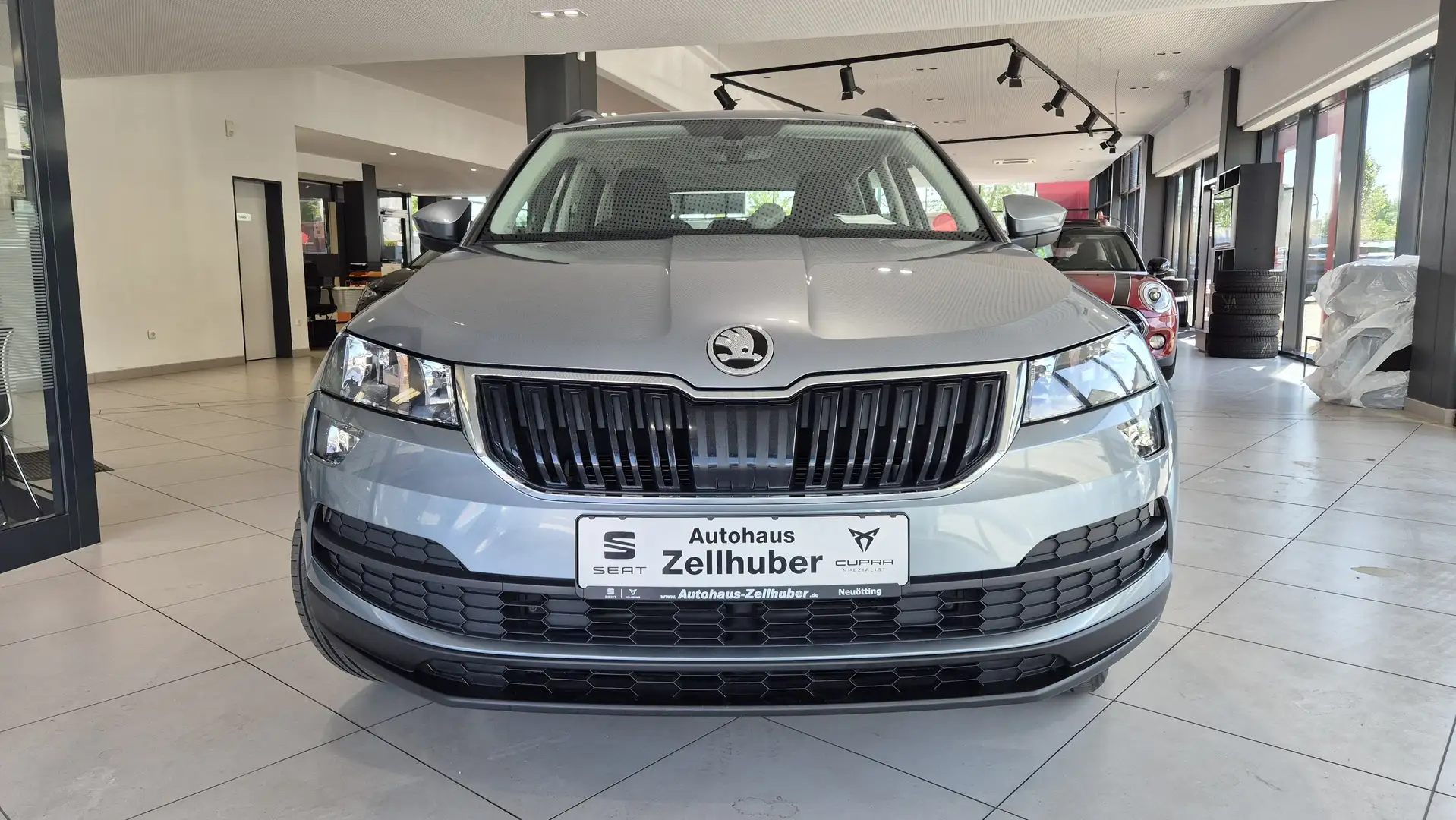 Skoda Karoq 1.0 TSI Ambition *Sitzhzg*LED*DAB+* Grau - 2