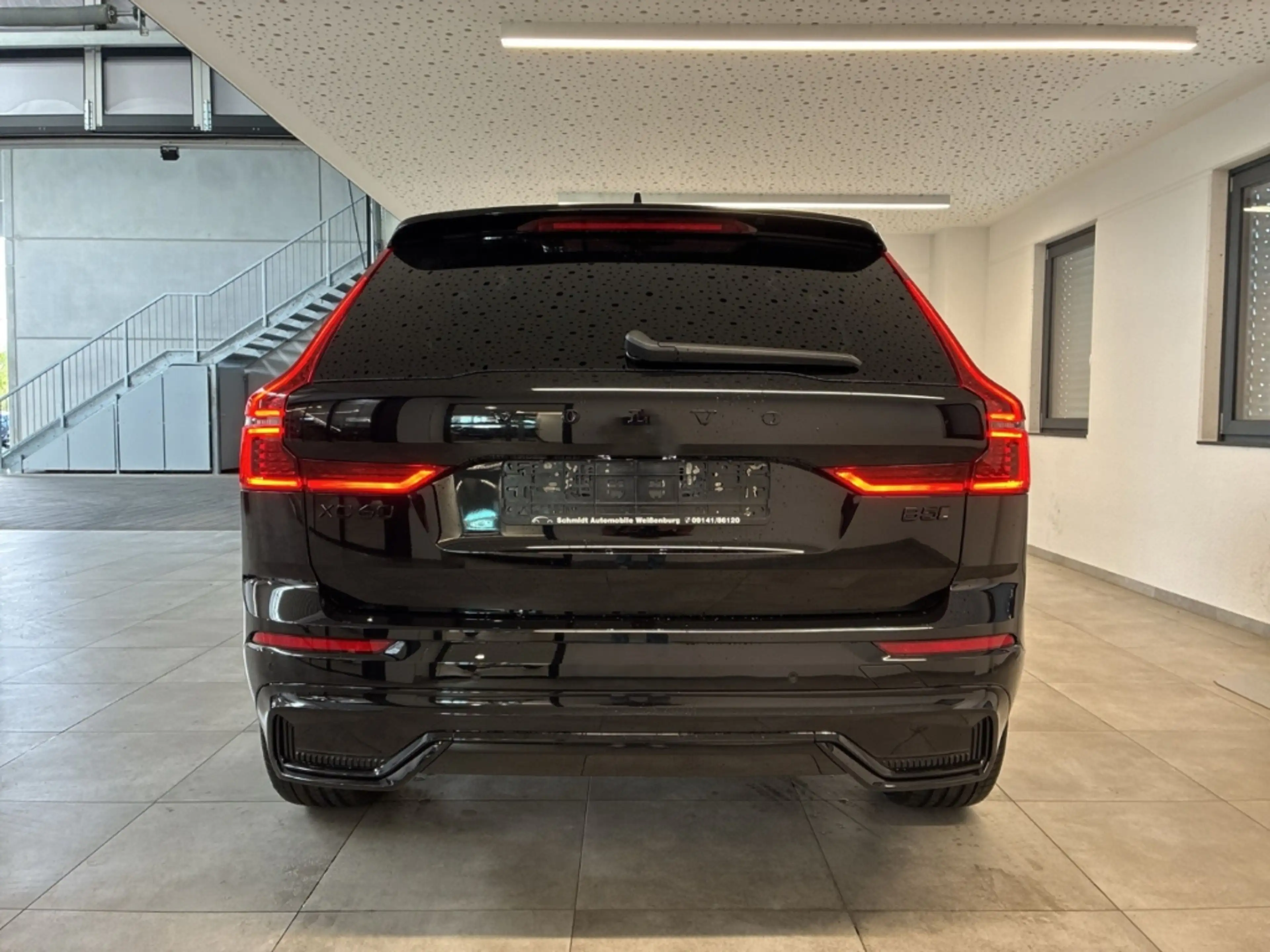 Volvo XC60 2.0 B5 MH AWD Black-Edition Plus AHK Harman Kardon — photo 3