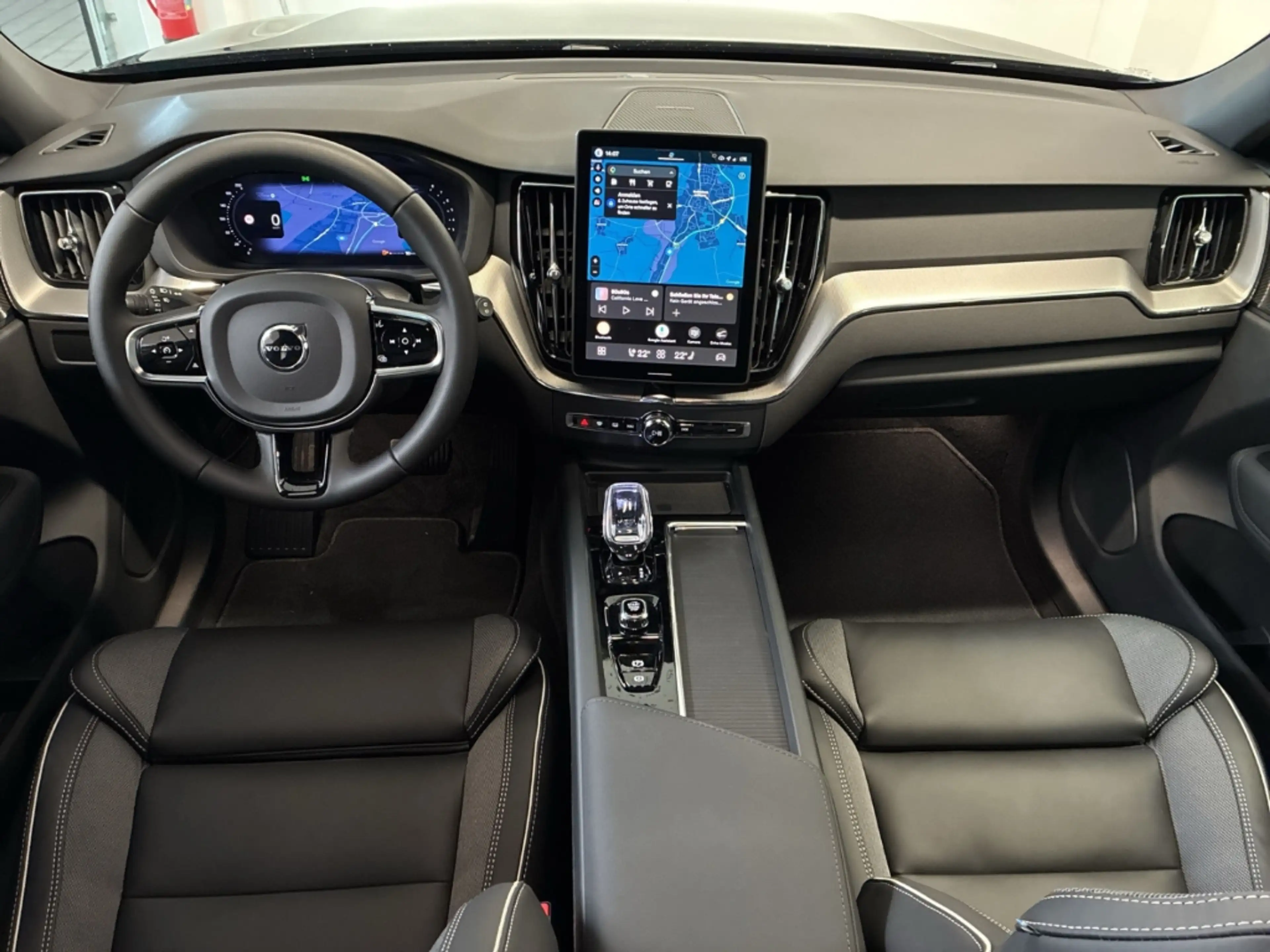 Volvo XC60 2.0 B5 MH AWD Black-Edition Plus AHK Harman Kardon — photo 8