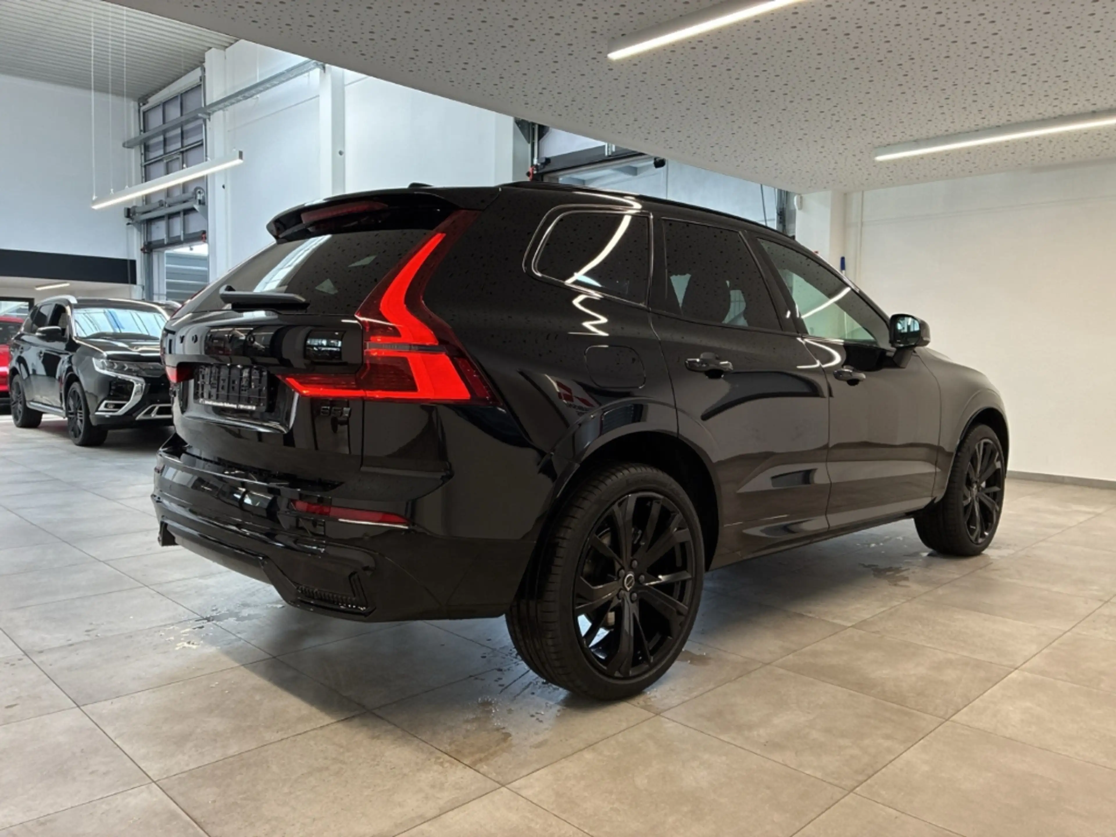 Volvo XC60 2.0 B5 MH AWD Black-Edition Plus AHK Harman Kardon — photo 4