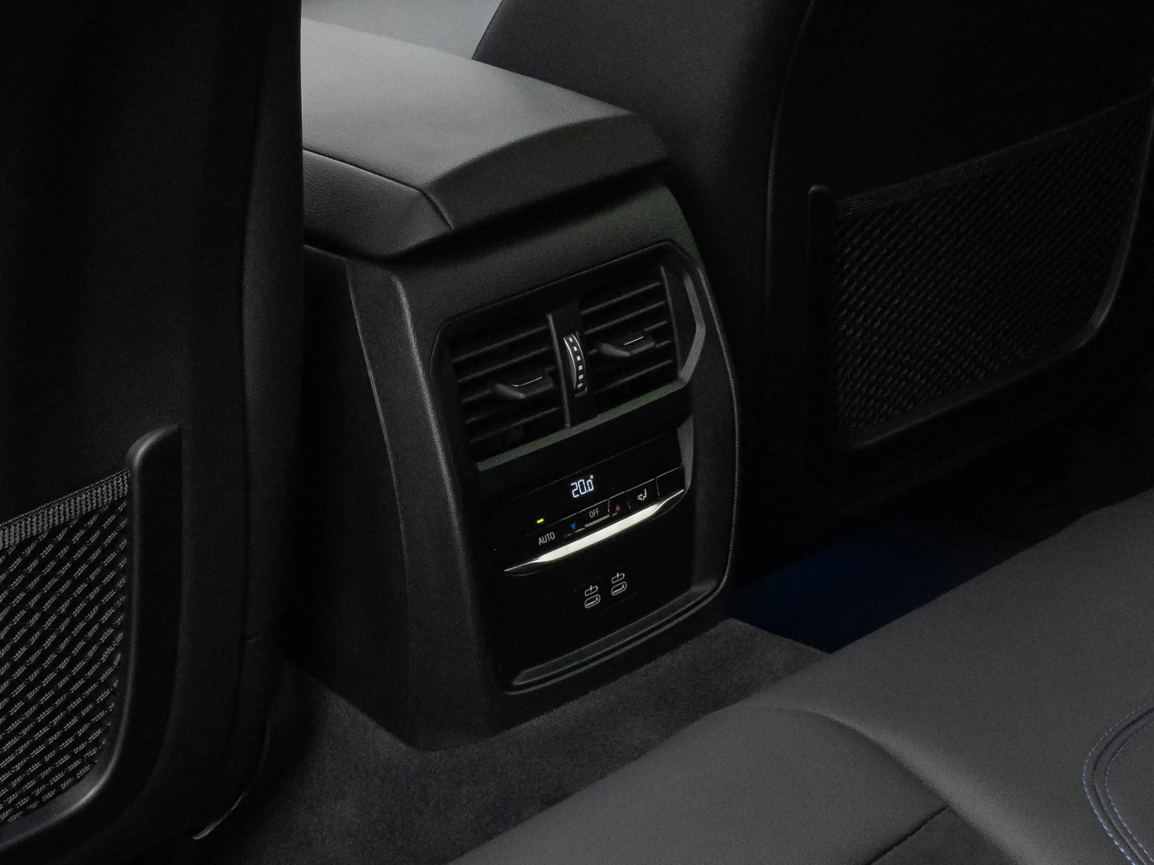 BMW 340 Kamera HUD DAB HiFi Komfort Lenkradheiz — photo 29