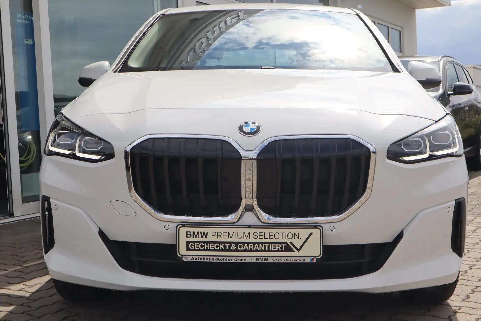 BMW 218 i Active Tourer DAB LED Komfortzg. AHK Shz Weiß - 2