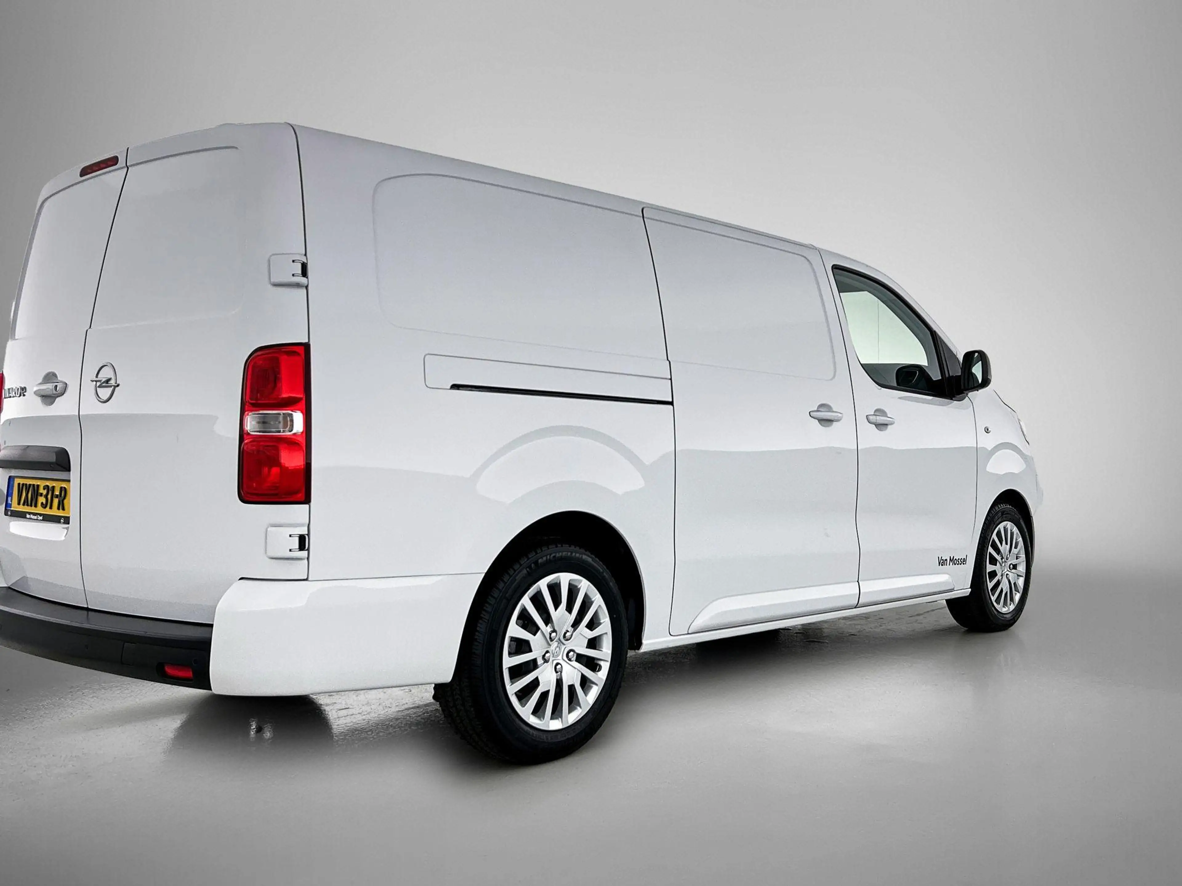 Opel Vivaro-e Electric L3 75 kWh — photo 4