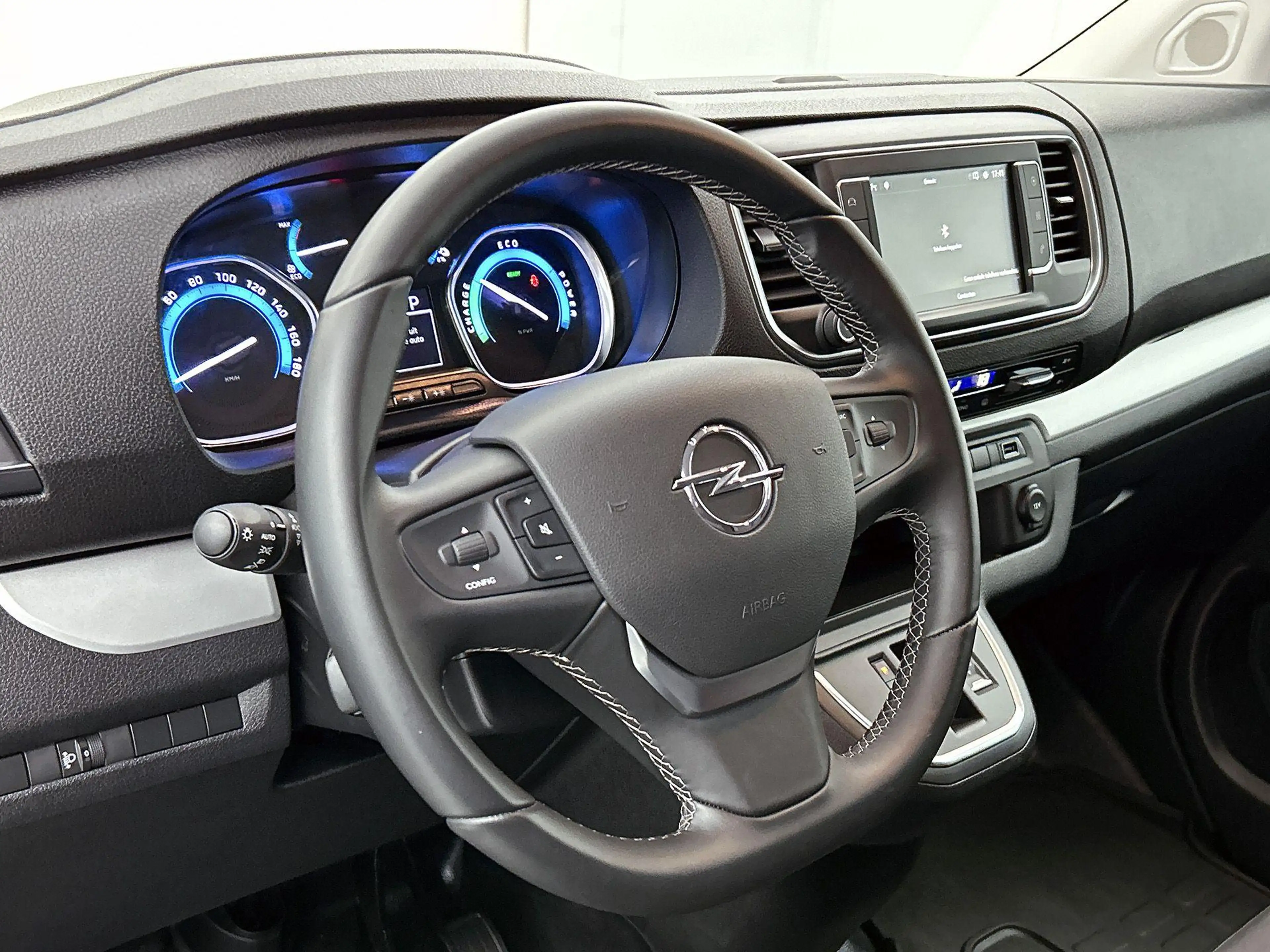 Opel Vivaro-e Electric L3 75 kWh — photo 13