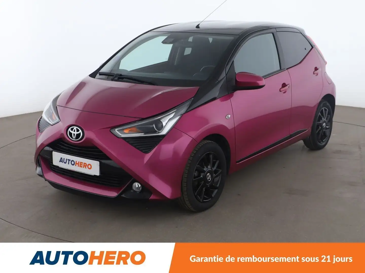 Toyota Aygo 1.0 VVT-i X-Cite X-Shift Paars - 1