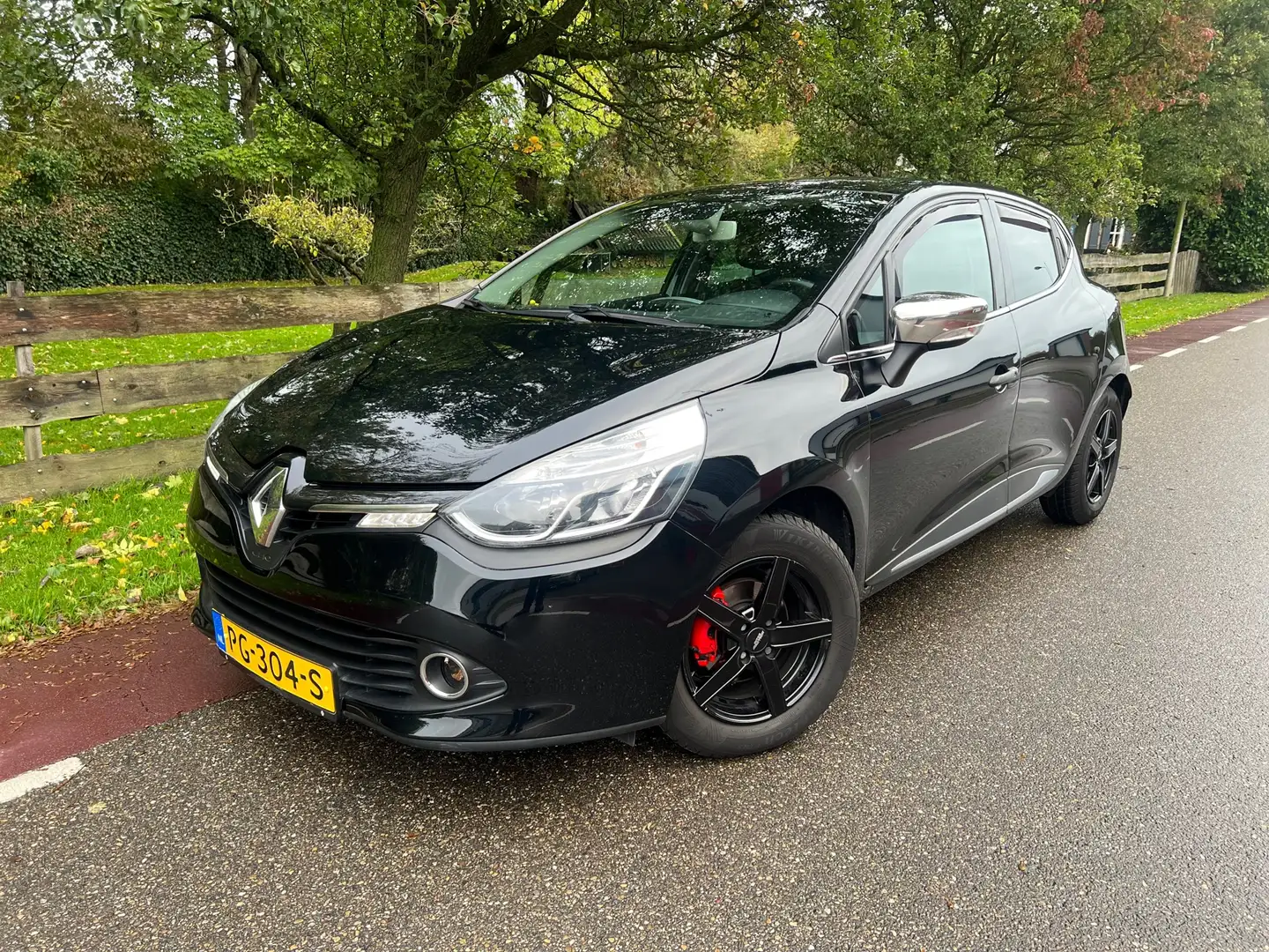 Renault Clio 0.9 TCe Iconic Clima Pdc Zwart - 1