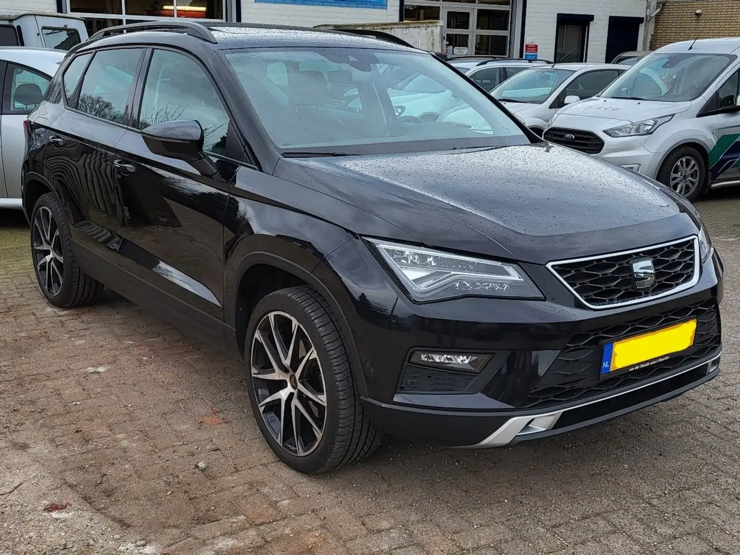 SEAT Ateca NIEUWE APK,PANO,360°,Rearviewcam,AutoPark,CARPLAY Zwart - 1