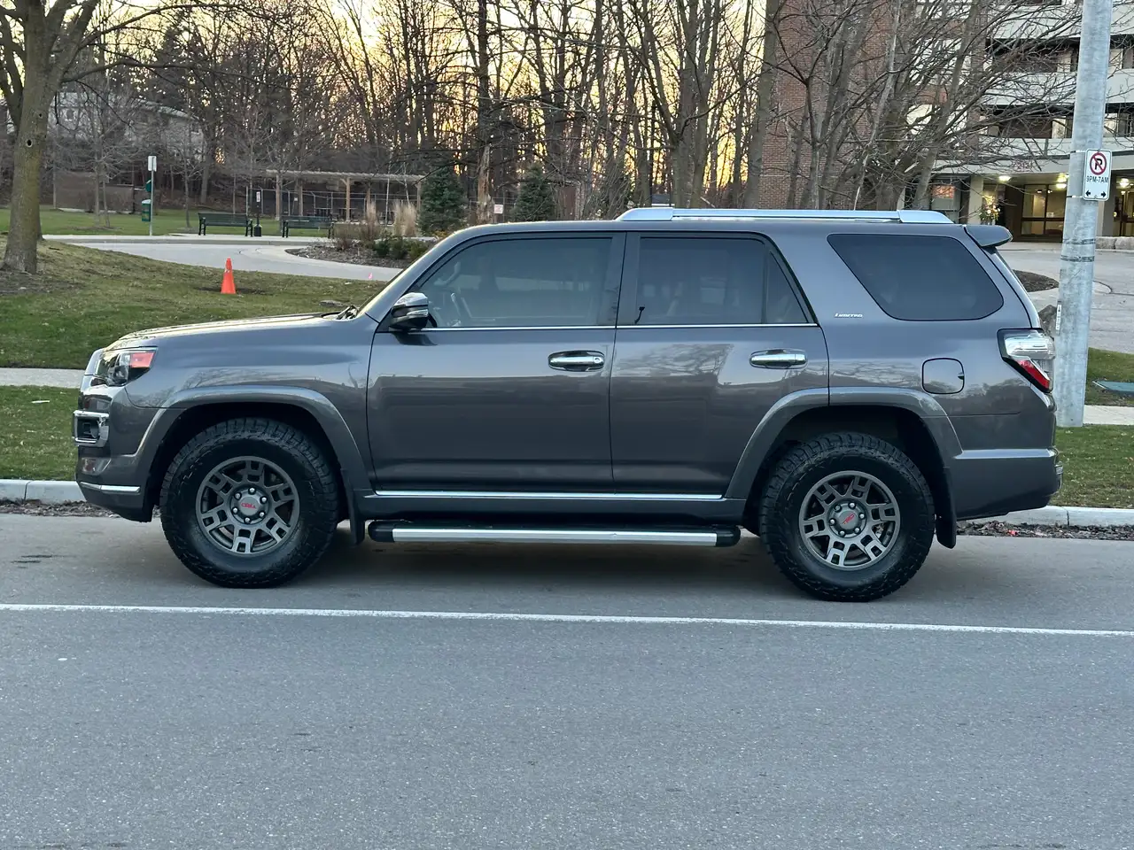 Toyota 4-Runner снимка Toyota 4-Runner