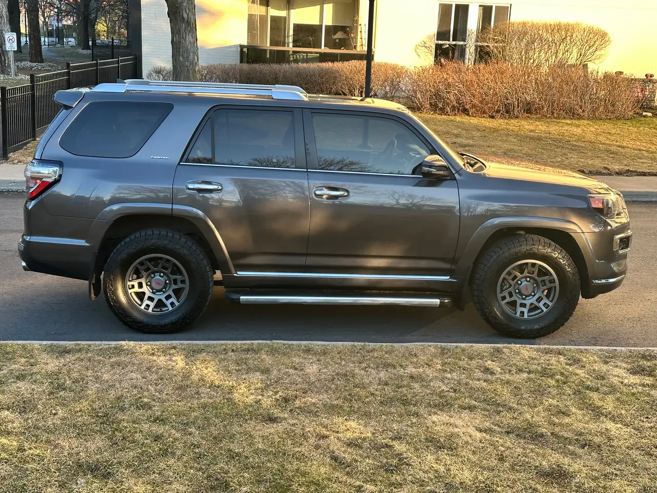 Toyota 4-Runner снимка Toyota 4-Runner
